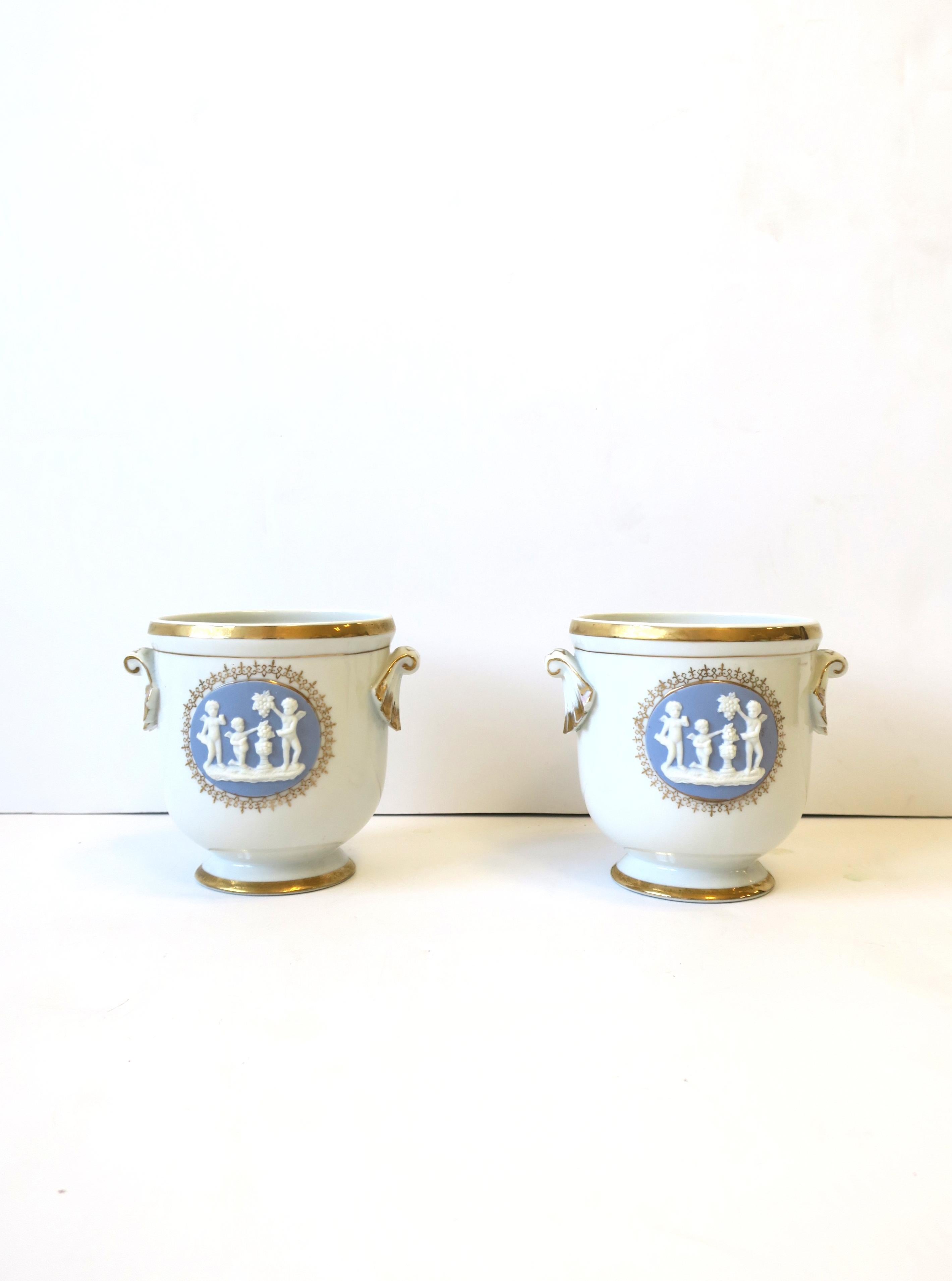Neoclassical Blue & White Plant Flower Planter Pots Cachepots Jardinières, Pair In Good Condition In New York, NY