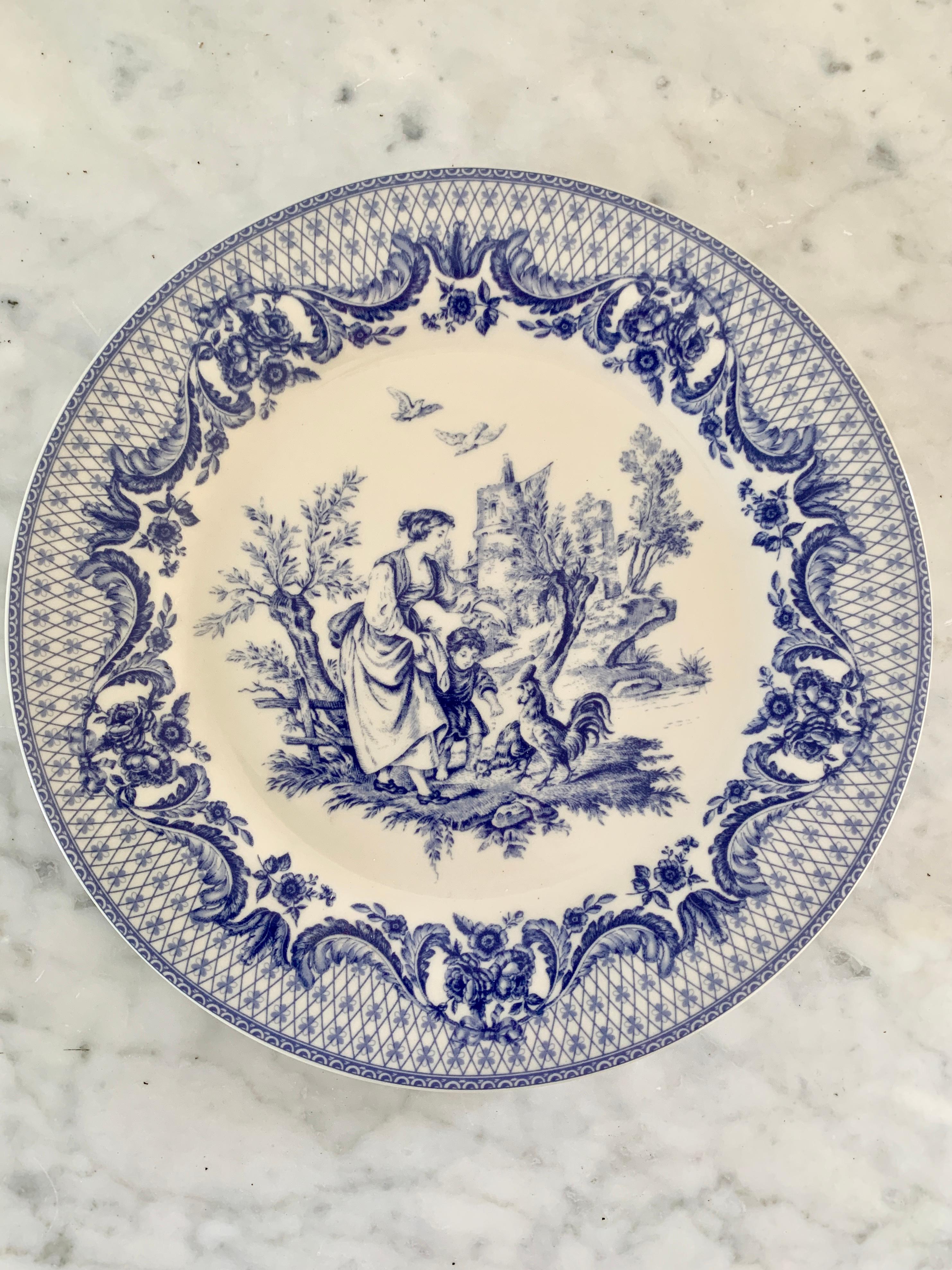 Neoklassizistische blau-weiße szenische pastorale Porzellanteller von Goddinger, Set o (amerikanisch) im Angebot