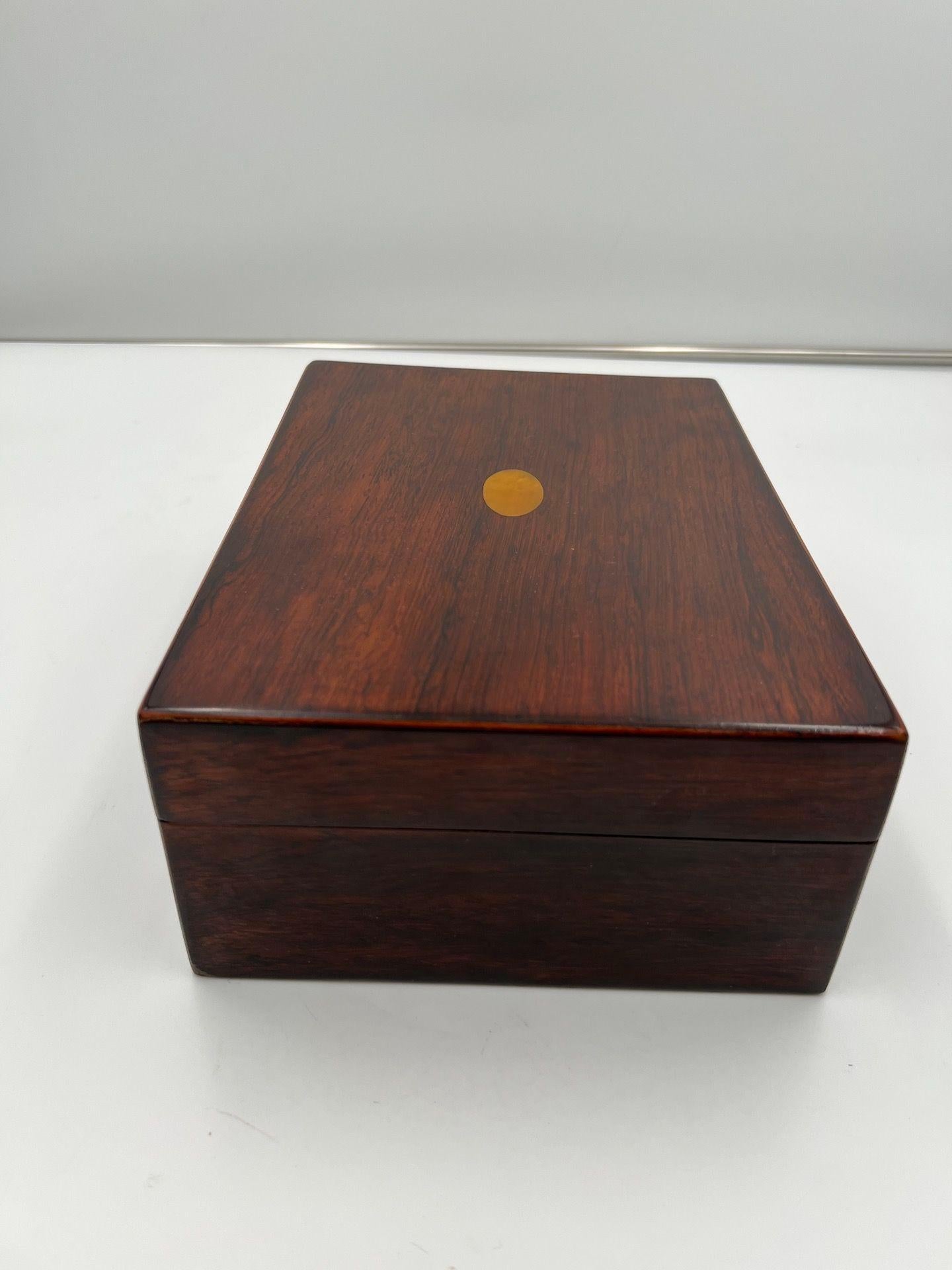 Neoclassical Box, Rosewood, Mother-of-Pearl, France, 19th Century For Sale 7