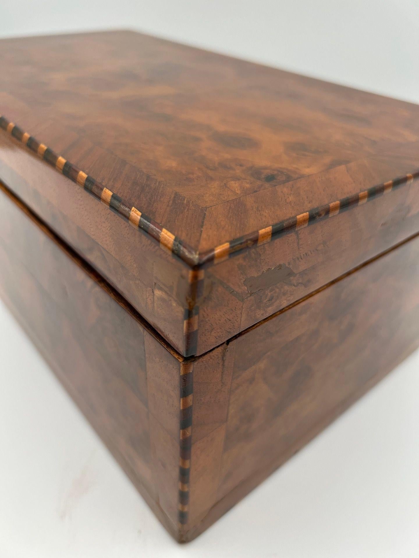 Caja Biedermeier, chapa de nogal, sur de Alemania, hacia 1860 en venta 3