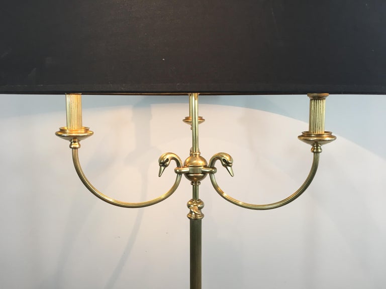 Neoclassical Brass Adjustable Floor Lamp with Swanheads In Fair Condition For Sale In Marcq-en-Barœul, Hauts-de-France