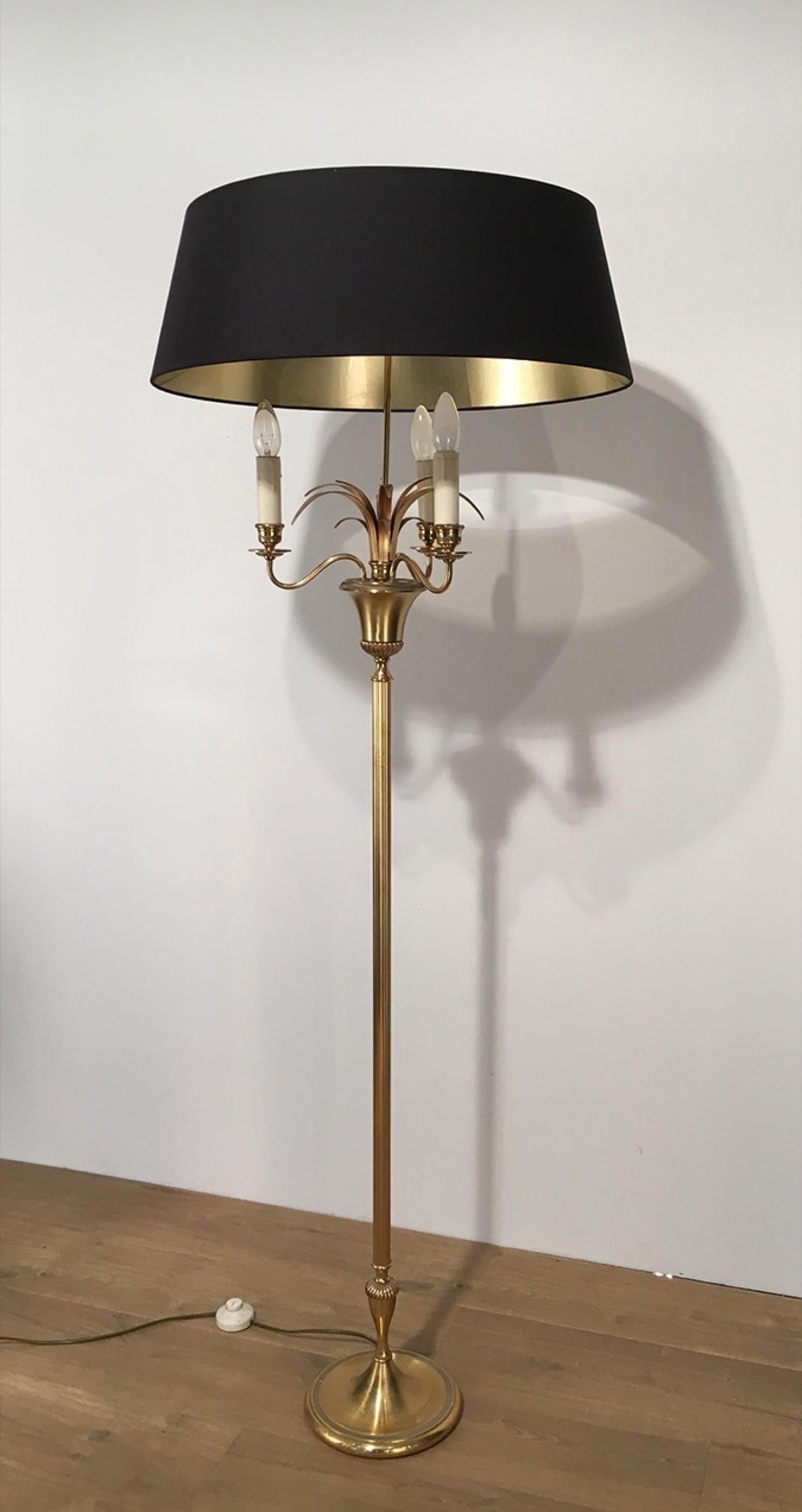 Neoklassizistische Stehlampe aus Messing und vergoldetem Metall mit Ananas, um 1960 im Angebot 4