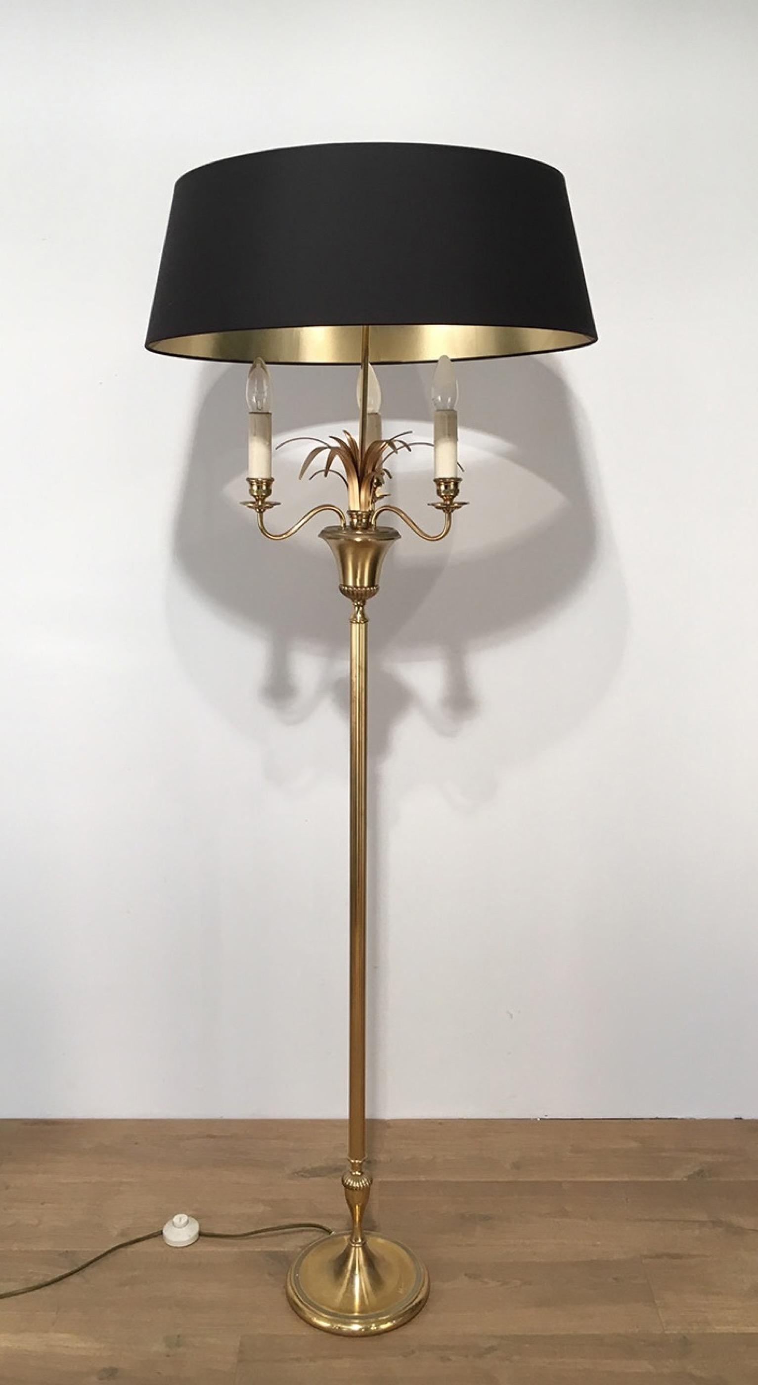 Neoklassizistische Stehlampe aus Messing und vergoldetem Metall mit Ananas, um 1960 im Angebot 5
