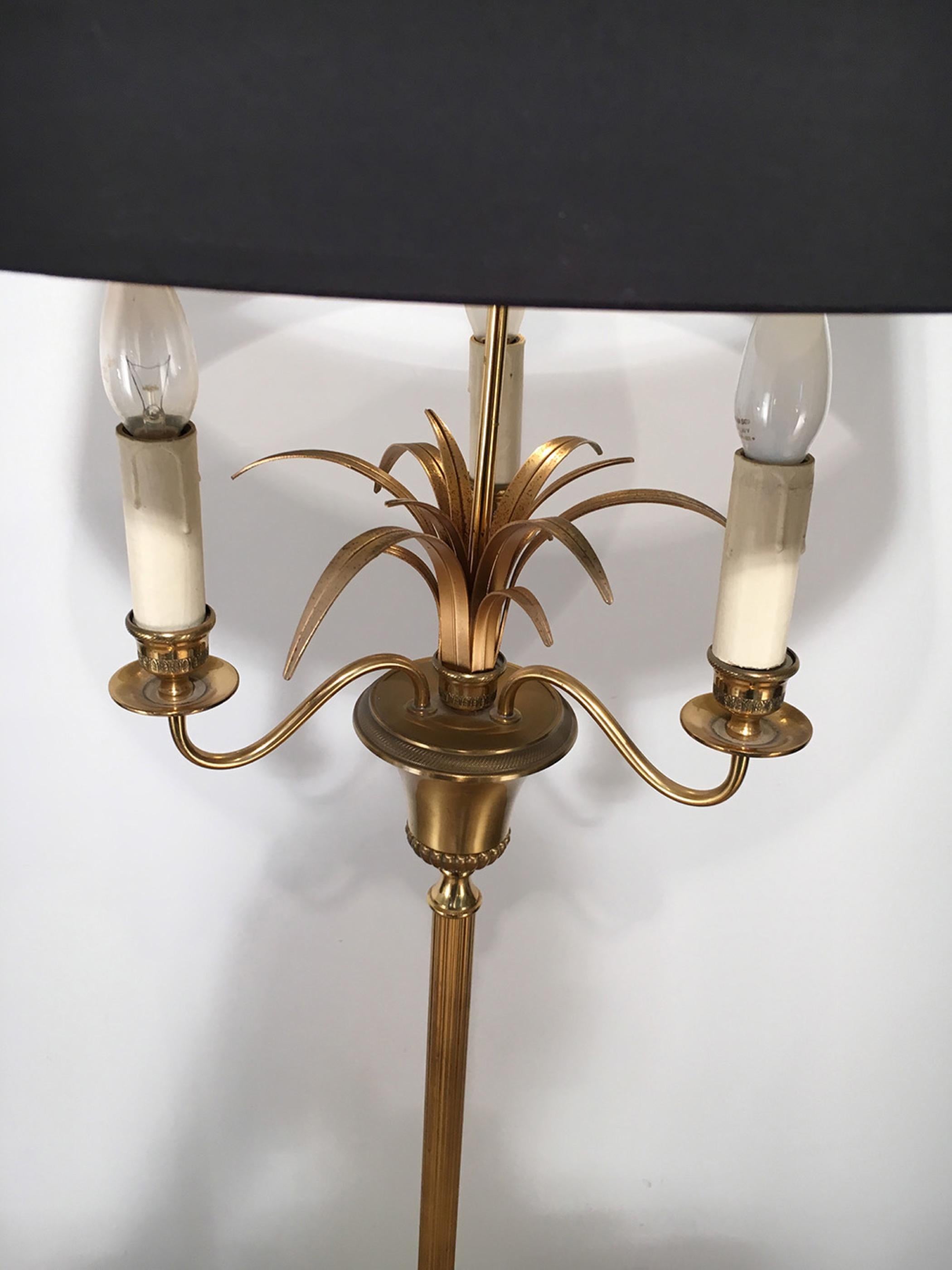 Neoklassizistische Stehlampe aus Messing und vergoldetem Metall mit Ananas, um 1960 im Angebot 11