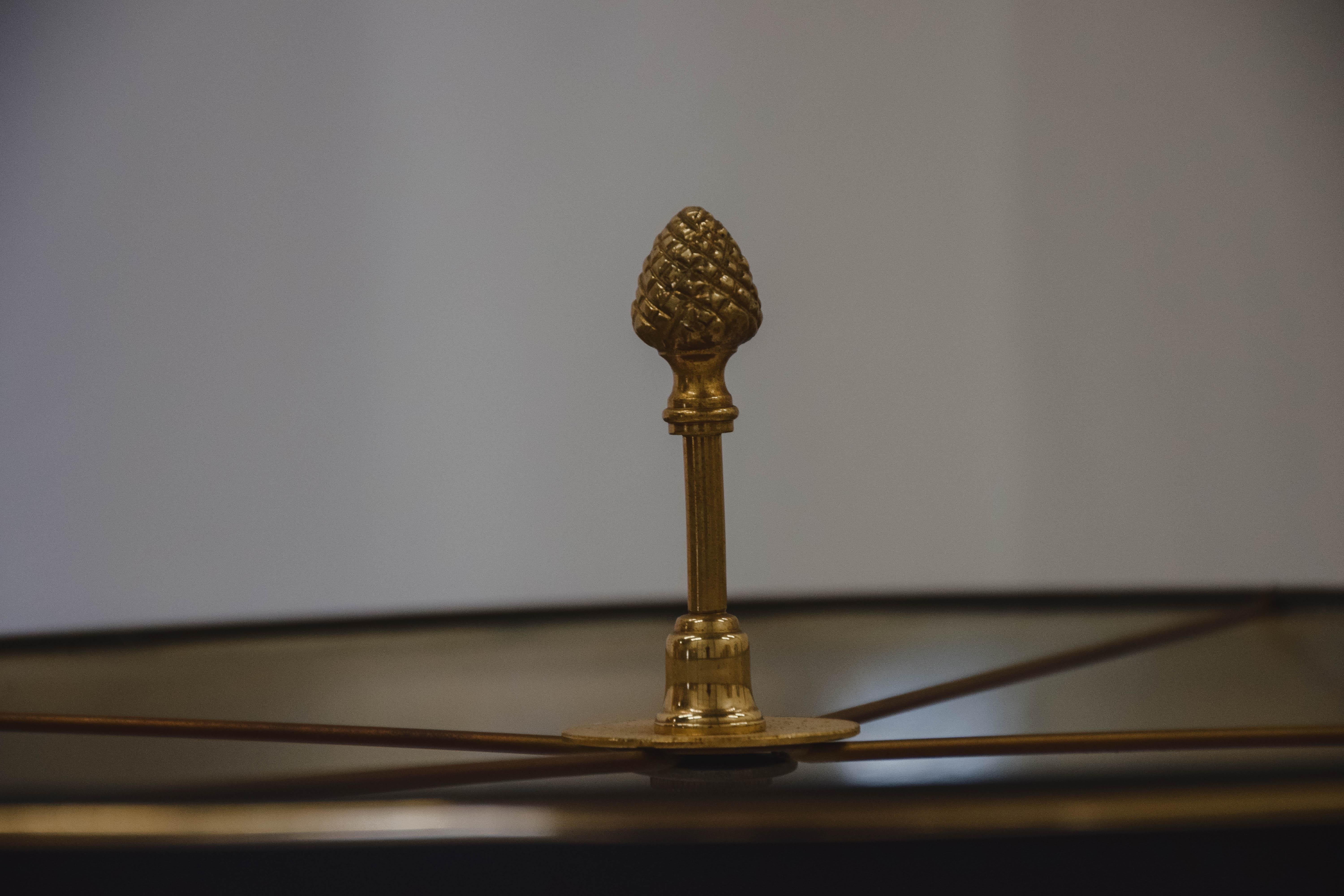 Neoclassical Brass and Gilt Metal Pineapple Floor Lamp, circa 1960 In Good Condition In Houston, TX