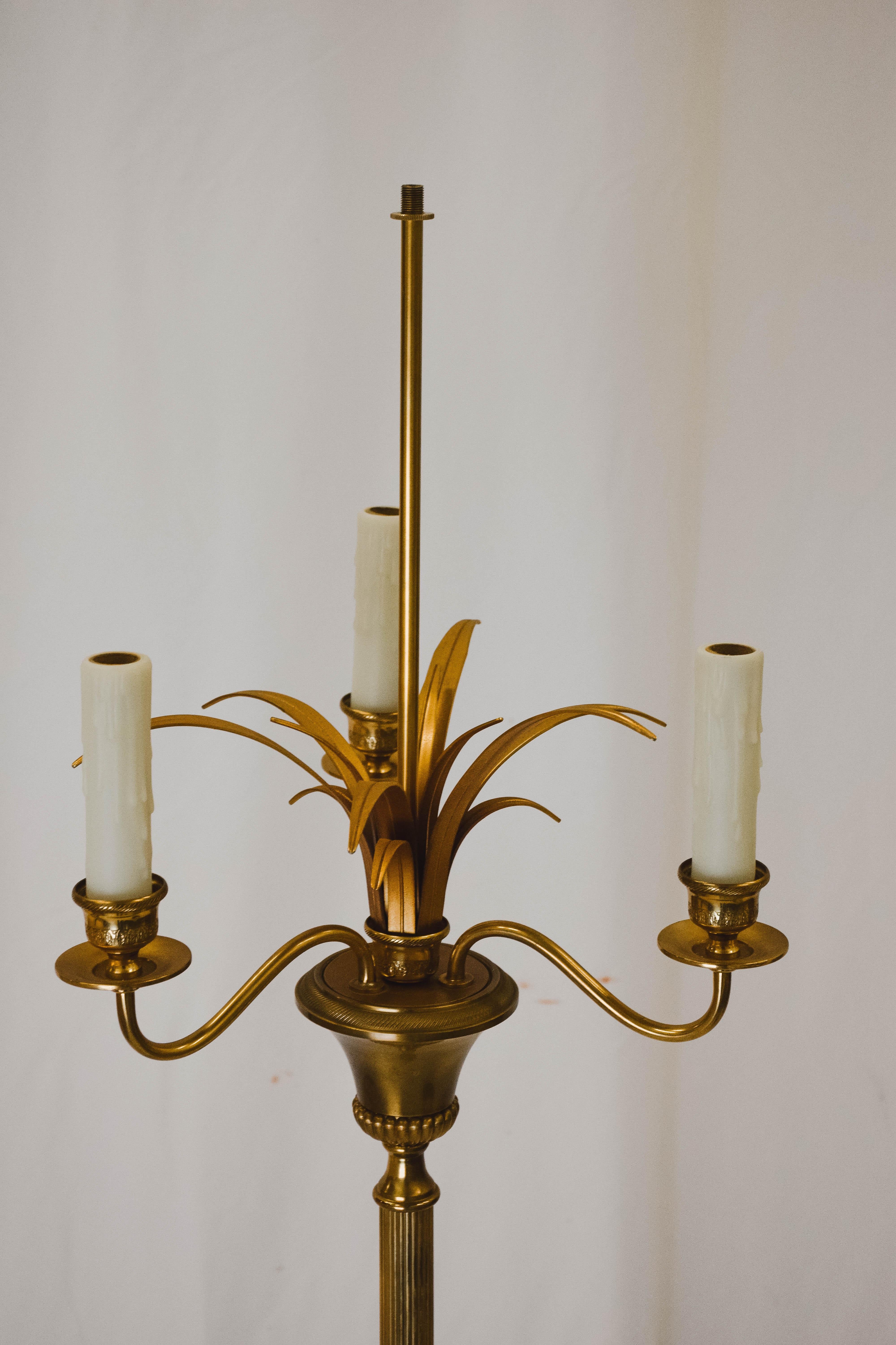 Neoclassical Brass and Gilt Metal Pineapple Floor Lamp, circa 1960 1