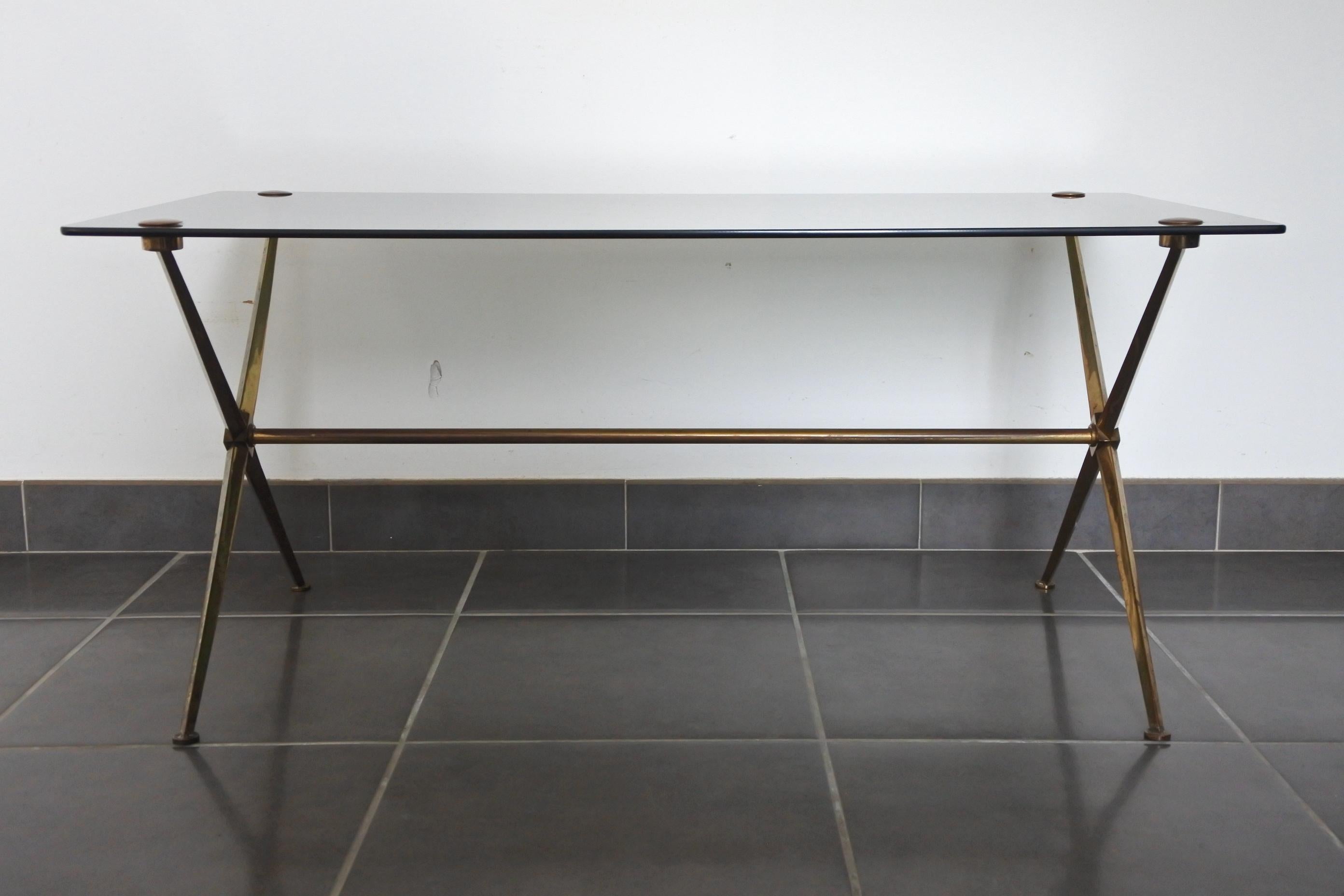 Neoclassic coffee table.
Brass frame and glass top.
Made in France in the 1950s.