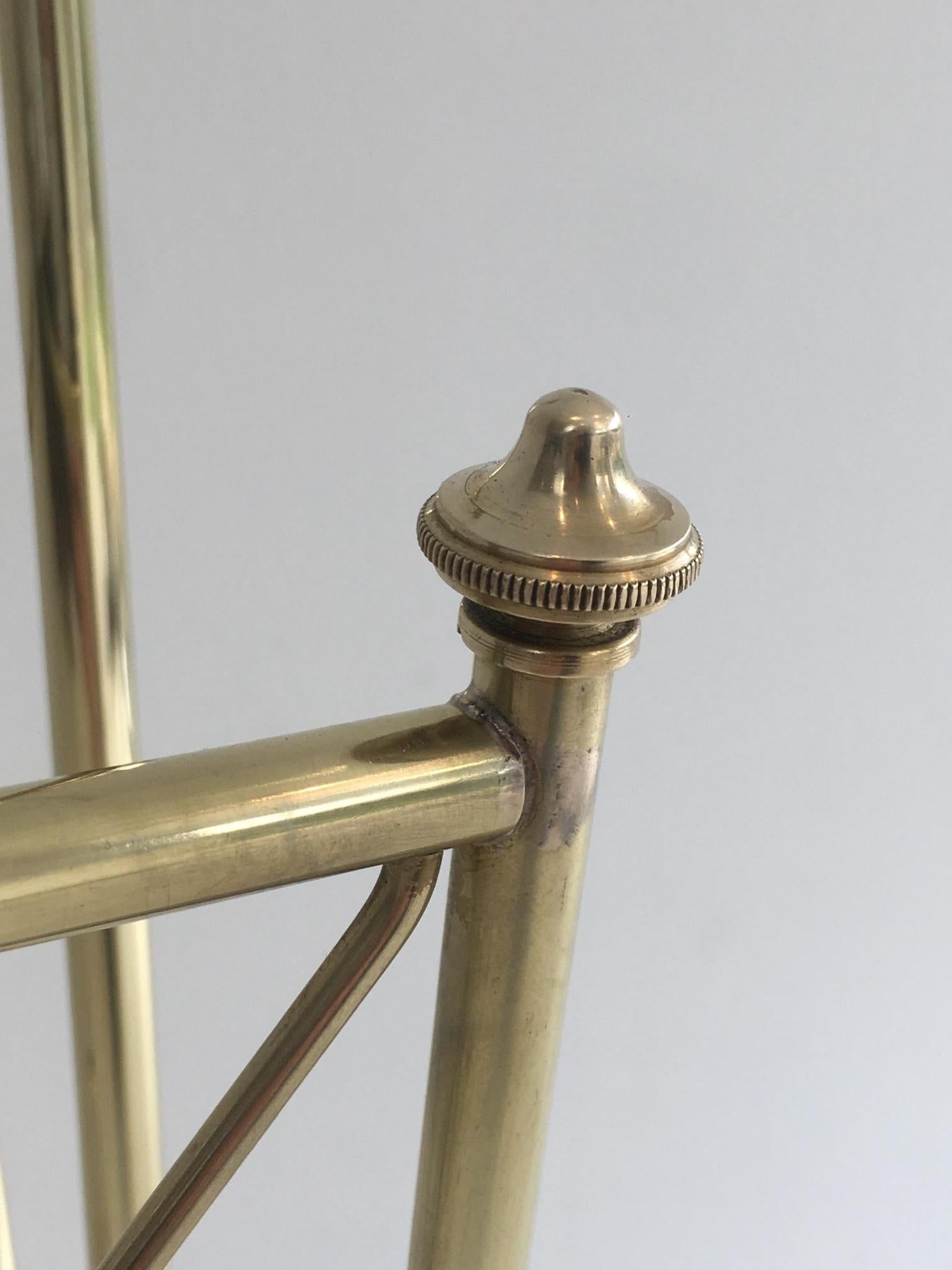 Ottone Portariviste neoclassico in ottone e vetro, Maison Jansen in vendita