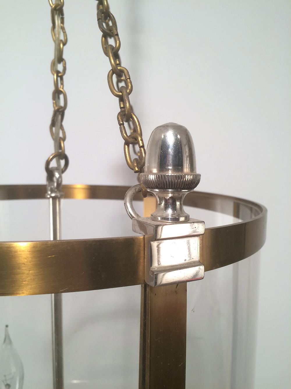 Neoclassical Brass and Silver Lantern with Strong Rounded Lucite In Good Condition For Sale In Marcq-en-Barœul, Hauts-de-France