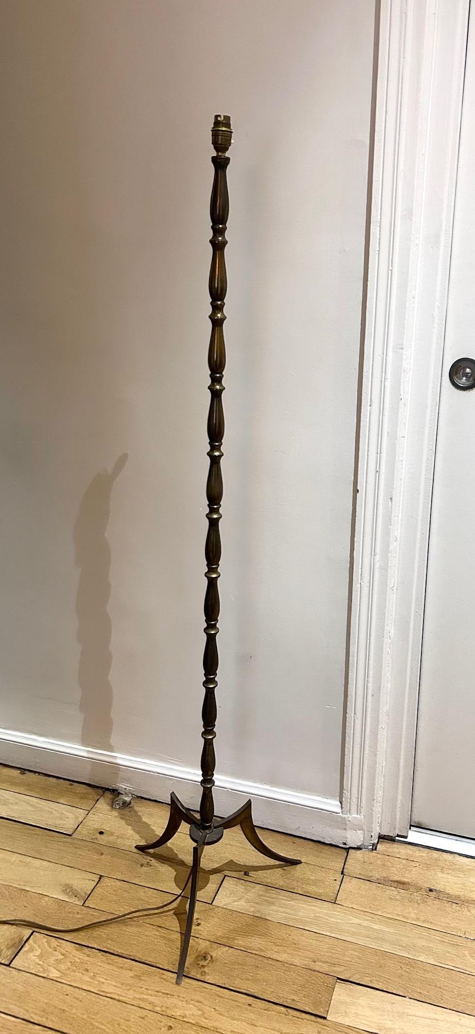 French neoclassical brass floor lamp  For Sale