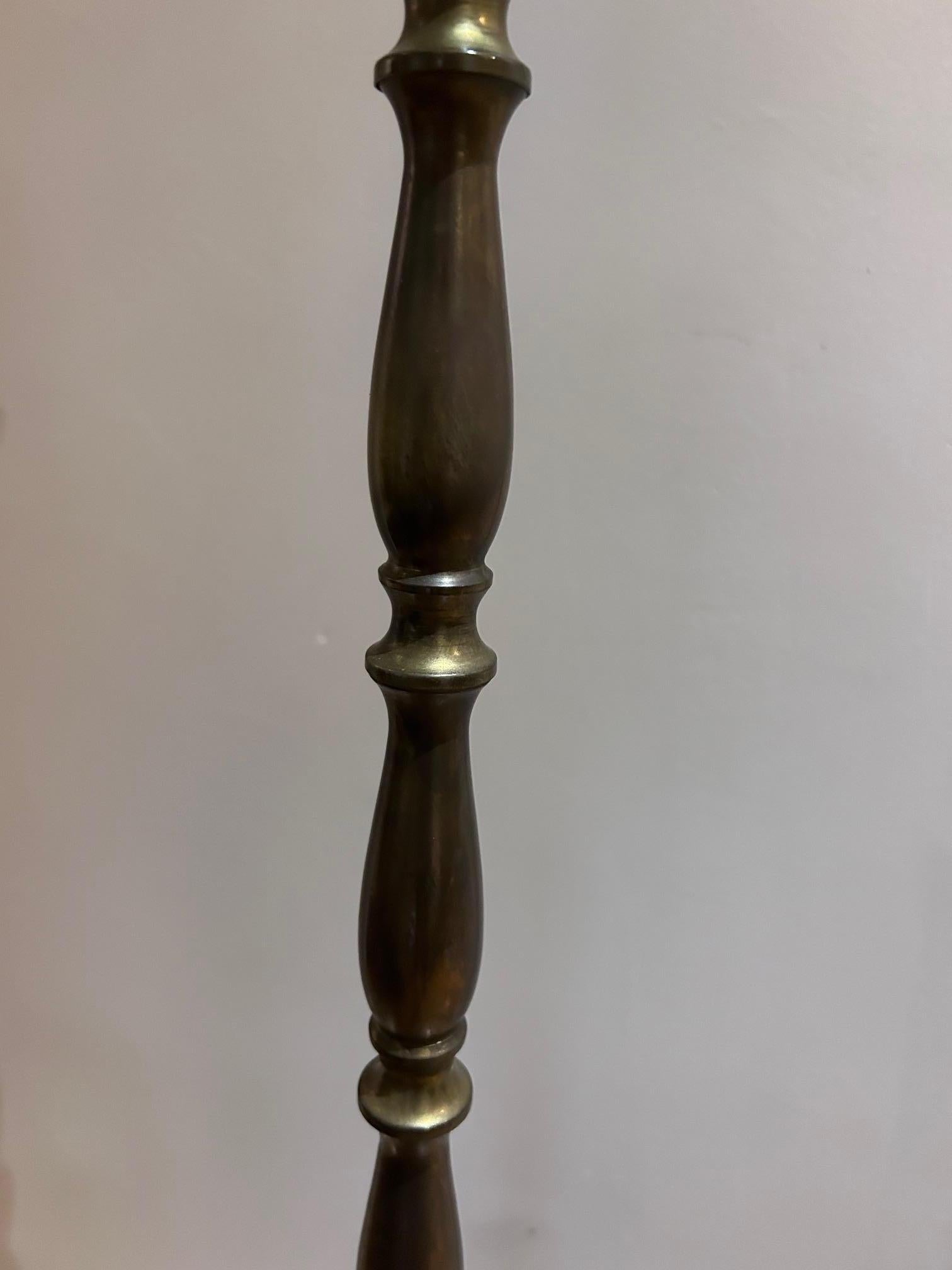 Mid-20th Century neoclassical brass floor lamp  For Sale