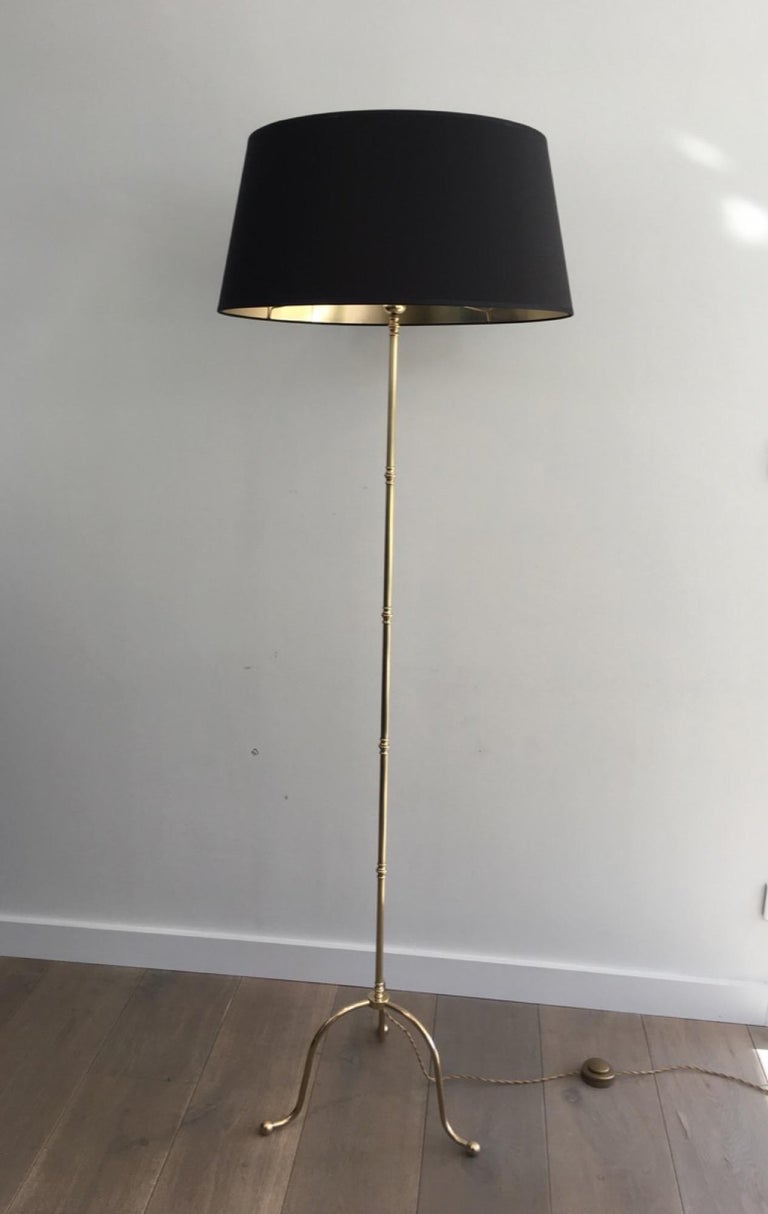 Neoclassical Brass Floor Lamp, French, circa 1940 In Good Condition For Sale In Marcq-en-Barœul, Hauts-de-France