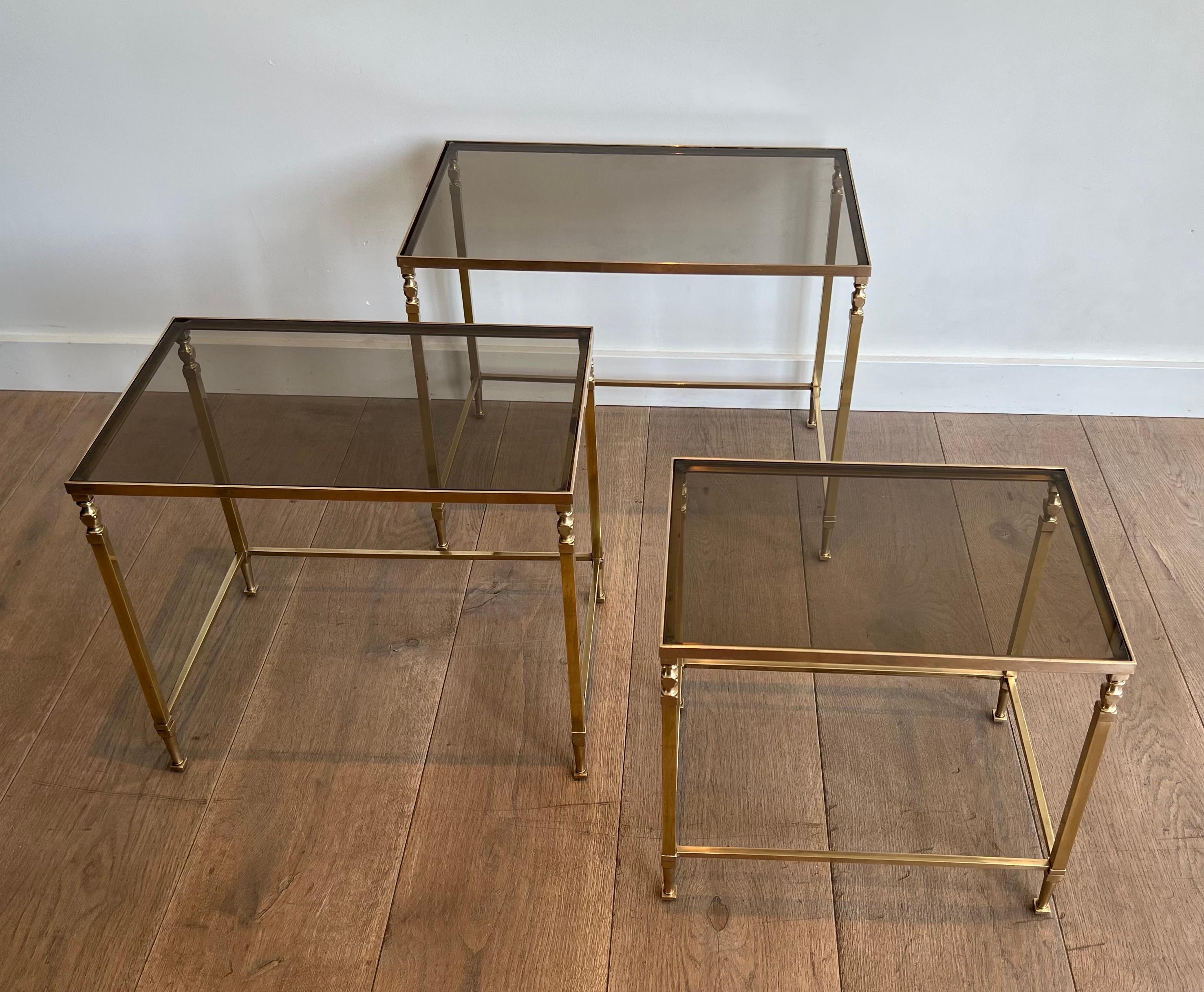 Laiton Tables gigognes néoclassiques de la Maison Ramsay en vente