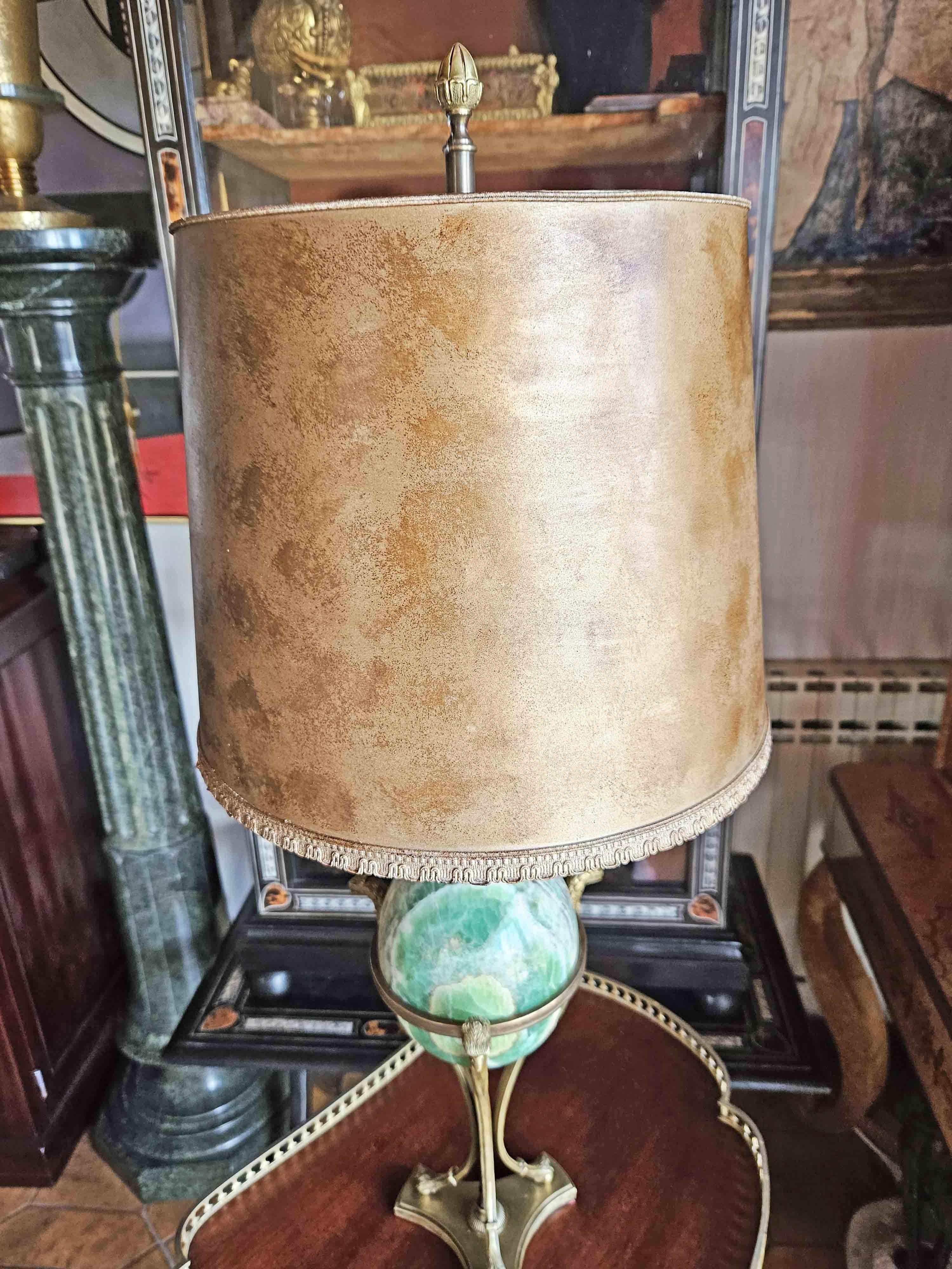 Neoklassizistische Bronze- und Fluorspar-Lampe, signiert Maison Charles im Angebot 4
