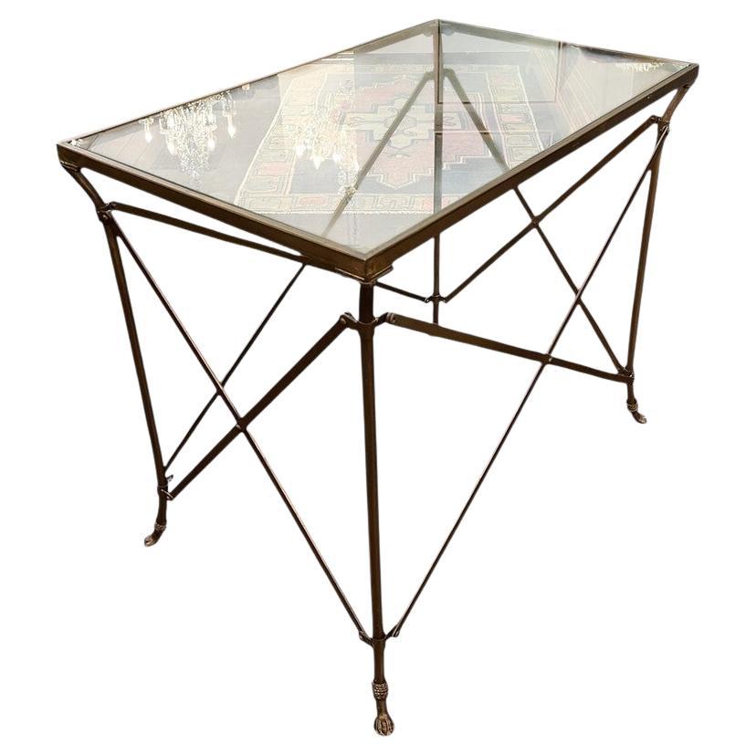 Tavolo occasionale neoclassico in bronzo e vetro in stile impero in vendita