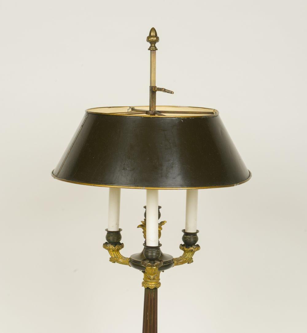 Neoklassizistische Kandelaber-Tischlampe aus Bronze und Goldbronze (Neoklassisch) im Angebot