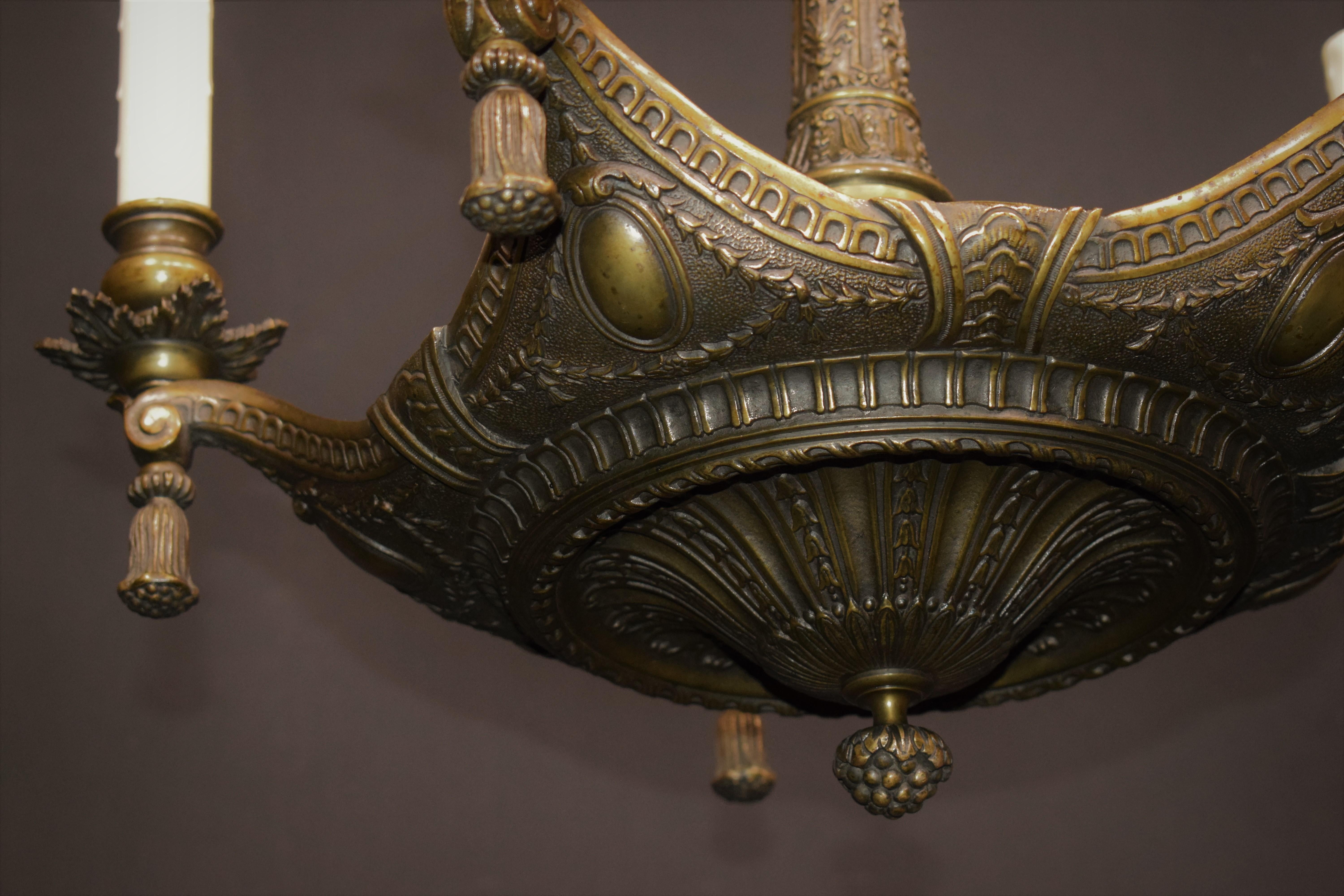 Lampadario neoclassico in bronzo in vendita 6