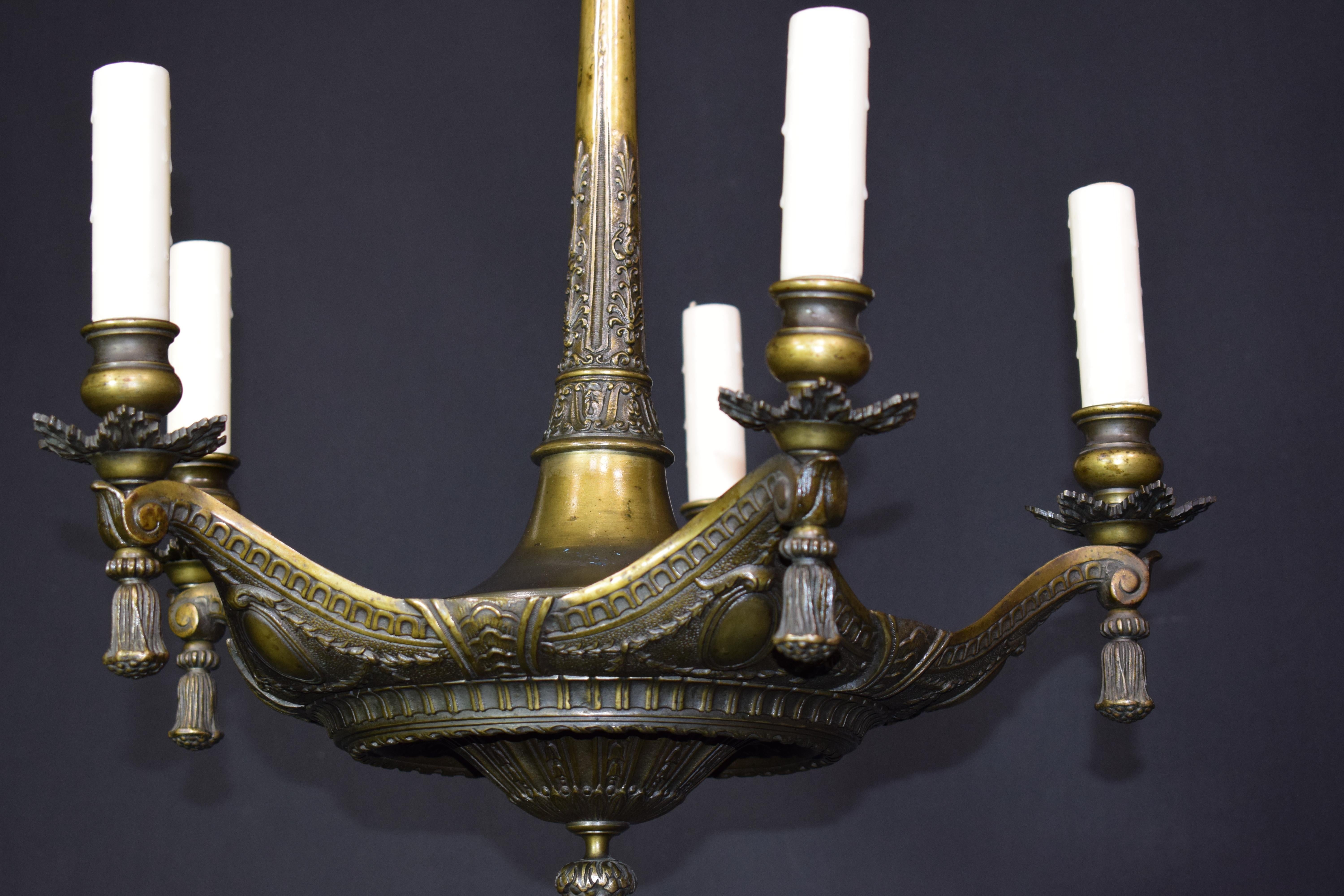 Lampadario neoclassico in bronzo in vendita 12
