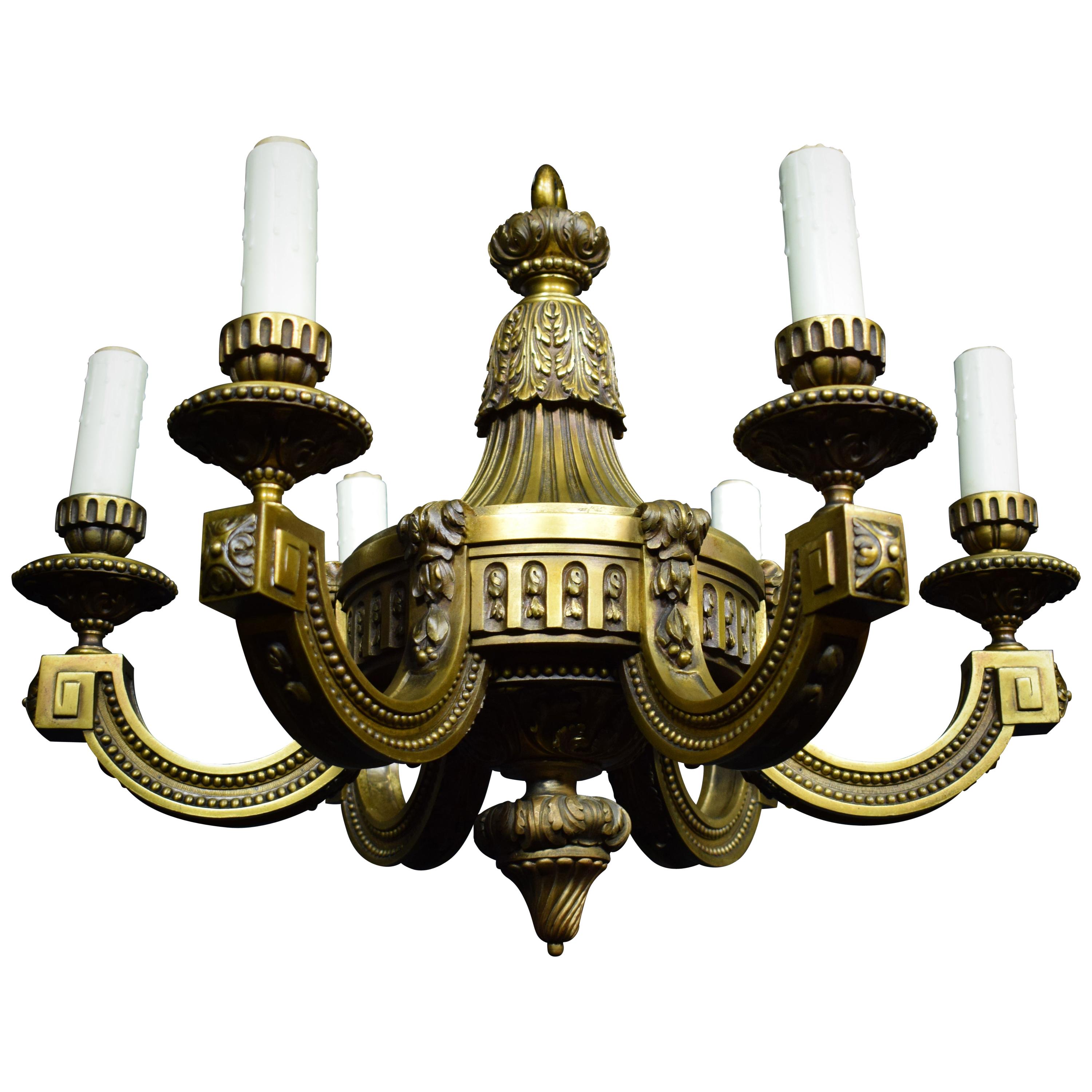 Lampadario neoclassico in bronzo in vendita