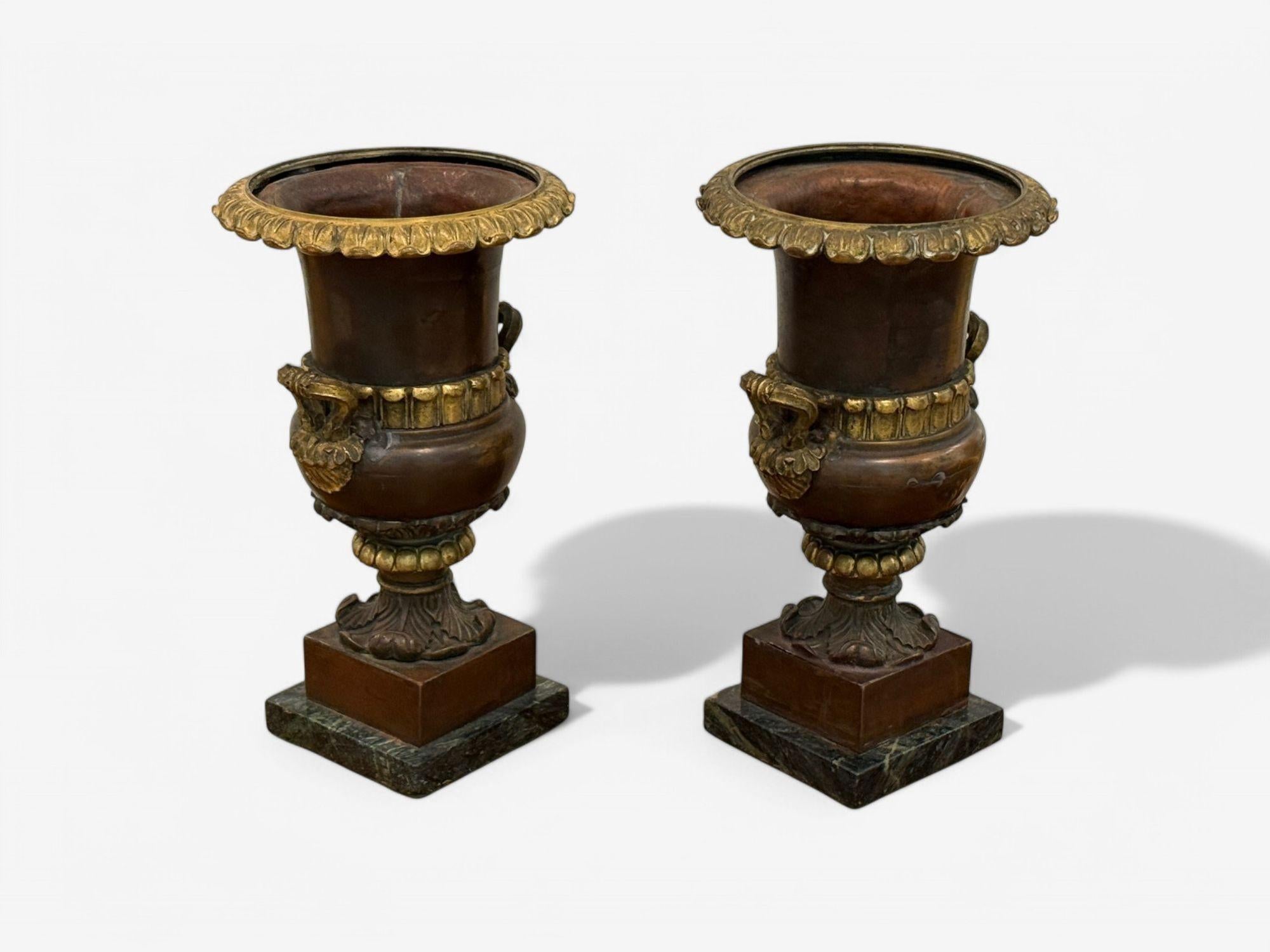 Neoklassisch, Bronze, Marmor, Tischurnen, Frankreich, 1920er Jahre im Zustand „Gut“ im Angebot in Manhasset, NY
