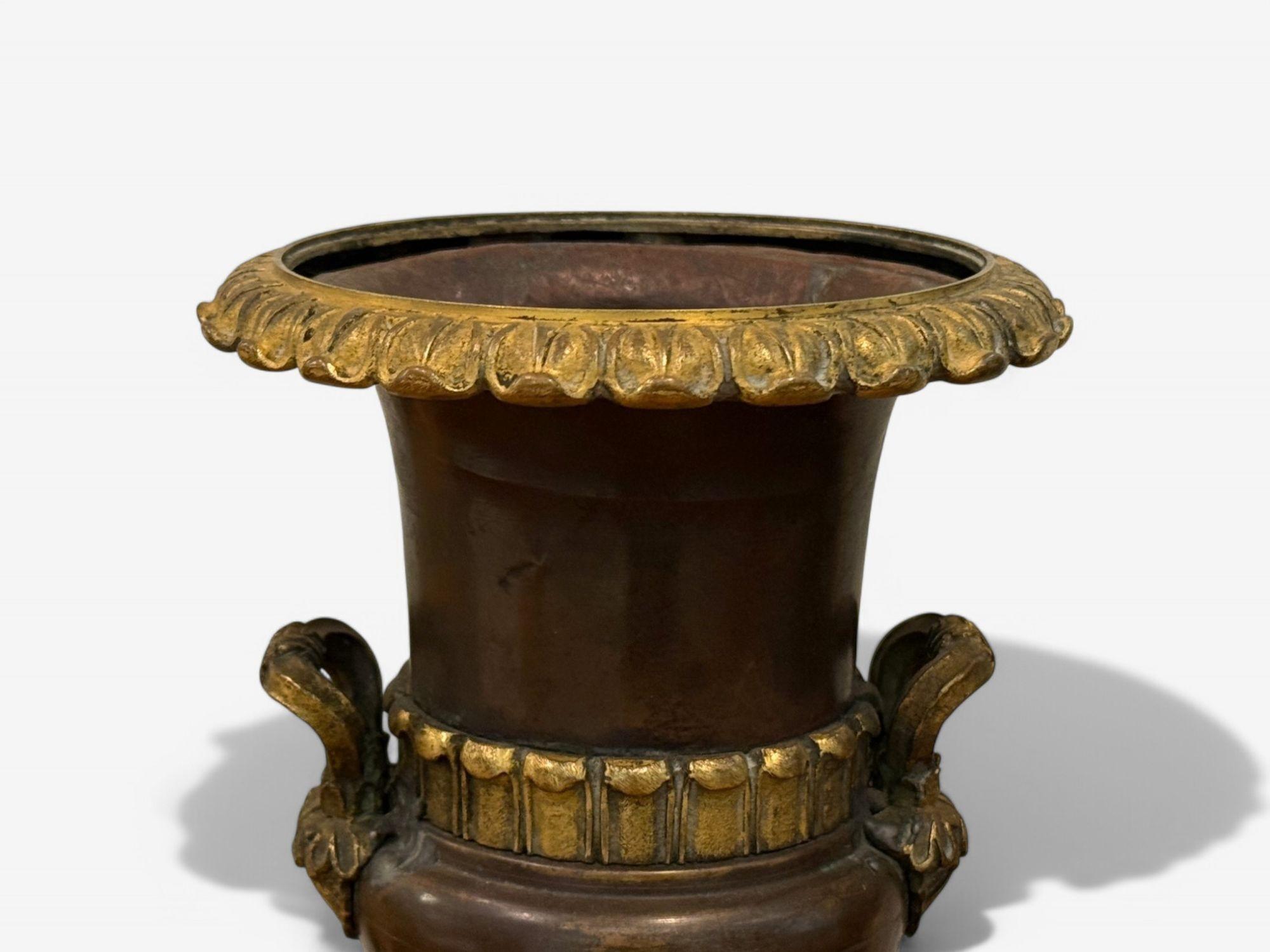 Neoklassisch, Bronze, Marmor, Tischurnen, Frankreich, 1920er Jahre (Frühes 20. Jahrhundert) im Angebot