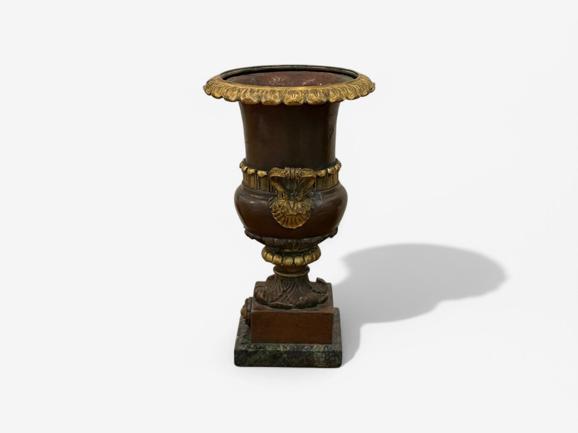 Neoklassisch, Bronze, Marmor, Tischurnen, Frankreich, 1920er Jahre im Angebot 2