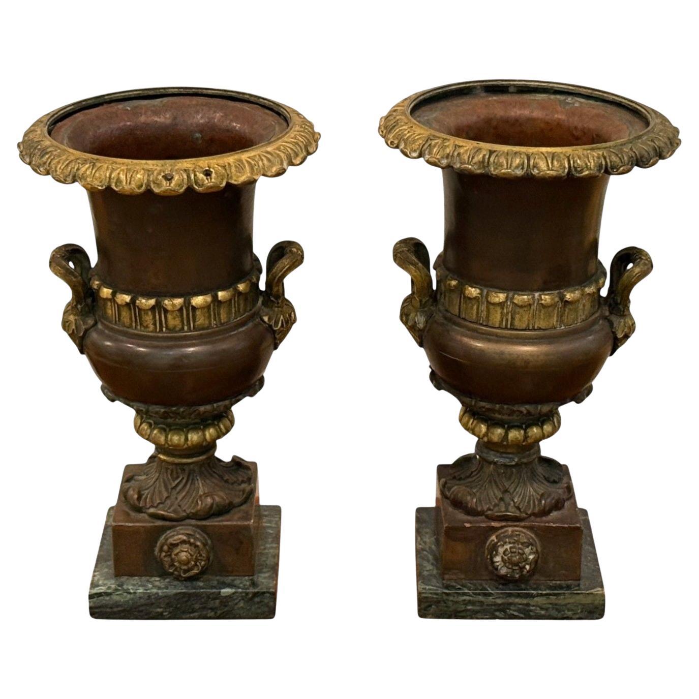 Neoklassisch, Bronze, Marmor, Tischurnen, Frankreich, 1920er Jahre im Angebot