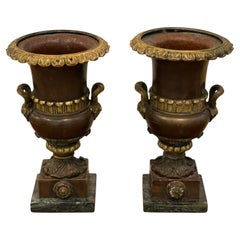 Urnes de table néoclassiques en bronze et marbre, France, années 1920