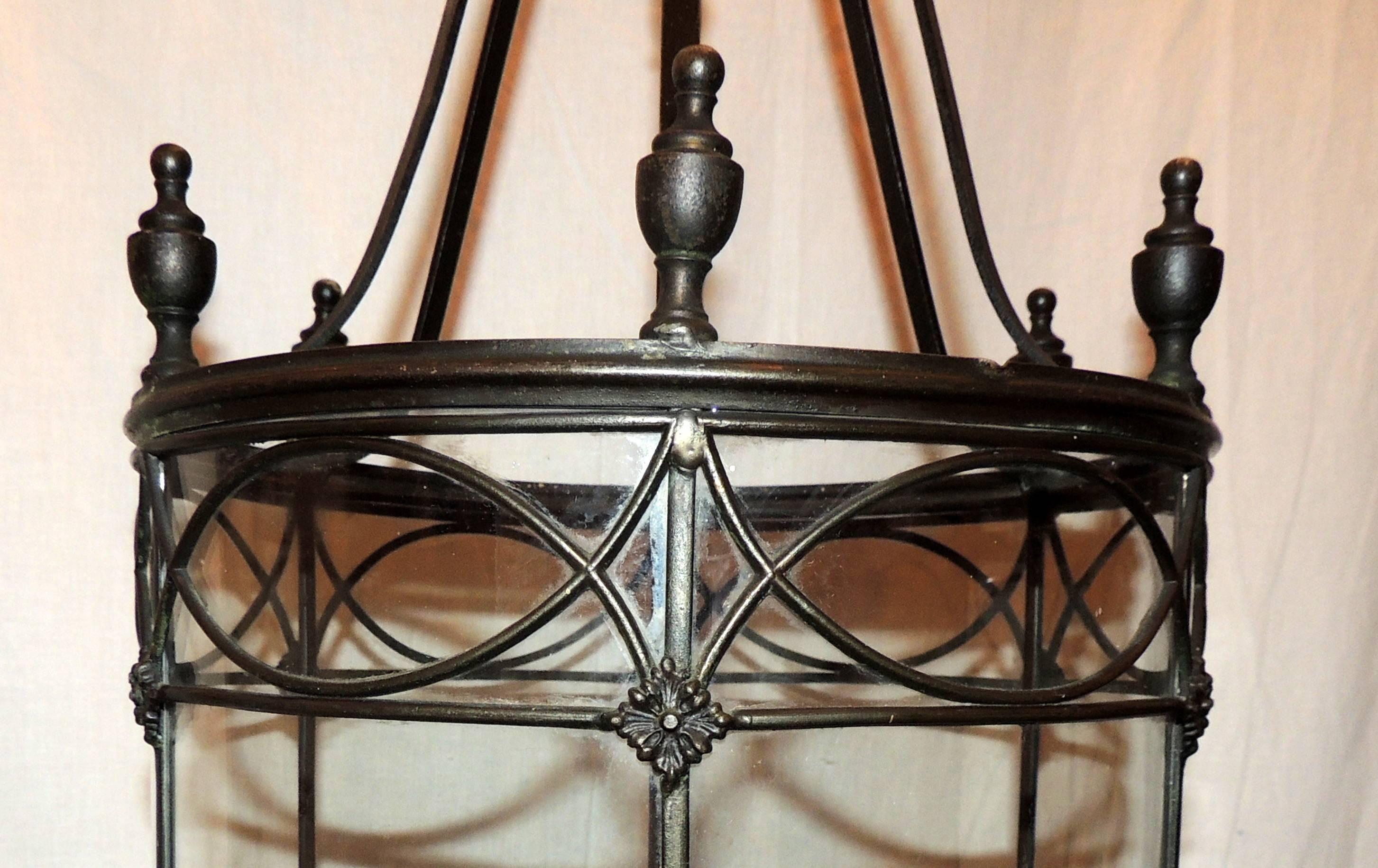 Mid-20th Century Bronze Panel Round Bent Glass Lantern Four-Light Caldwell Urn Fixture For Sale