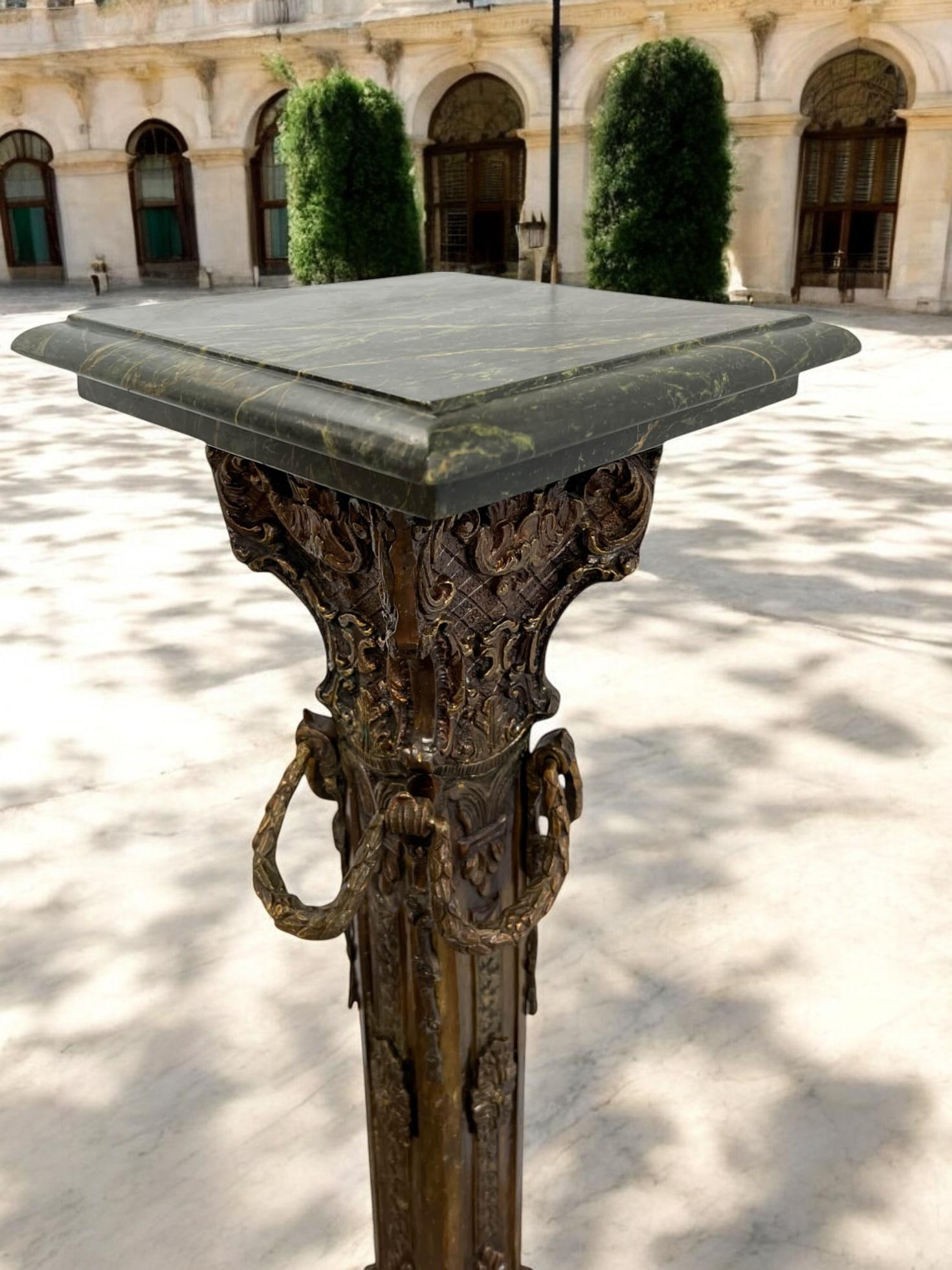 Moulage Piédestal en bronze néo-renaissance italienne en vente