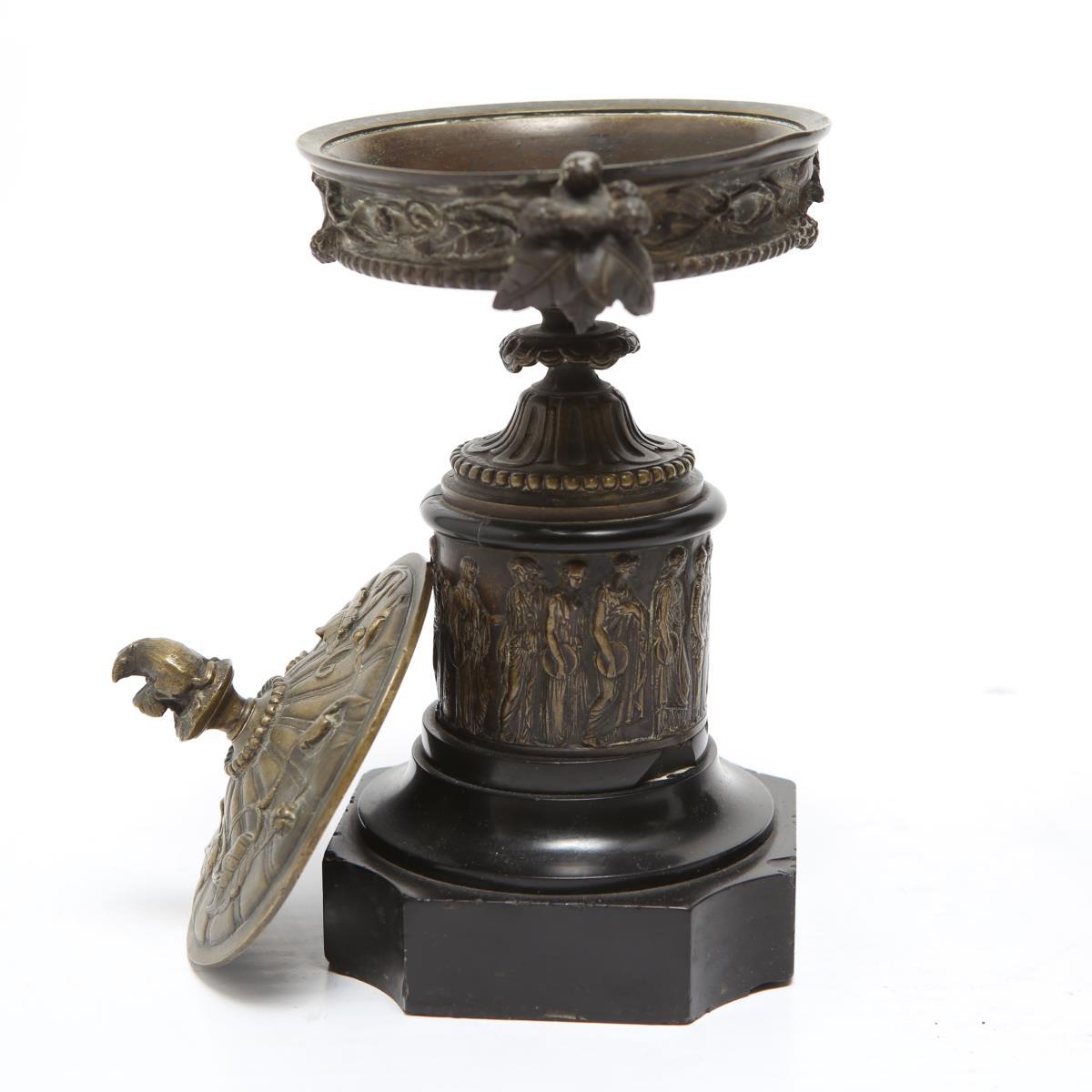 Neoclassical Bronze Tazza Urns with Lids on Black Marble Plinths In Good Condition In New York, NY