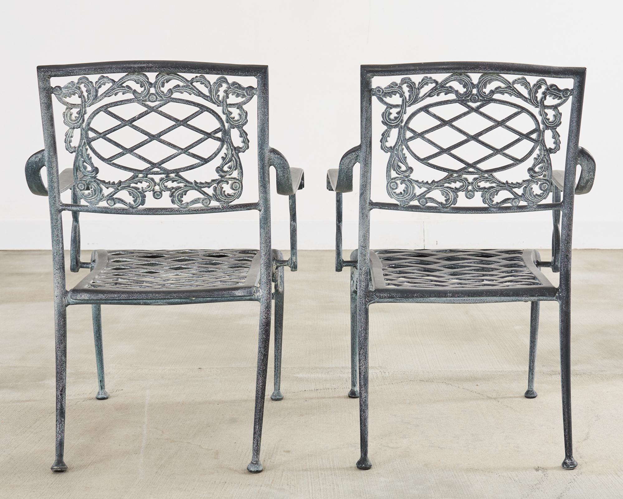 Banc de jardin et chaises de salle à manger de style néoclassique Brown Jordan en vente 4