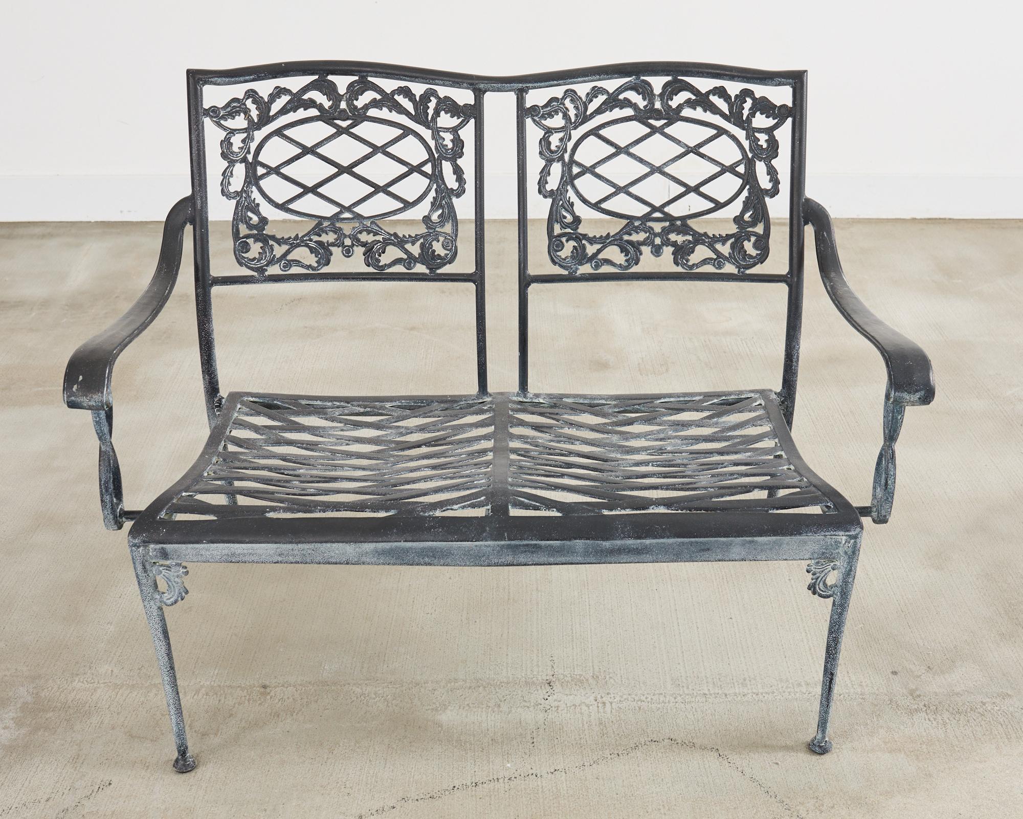 Banc de jardin et chaises de salle à manger de style néoclassique Brown Jordan en vente 9