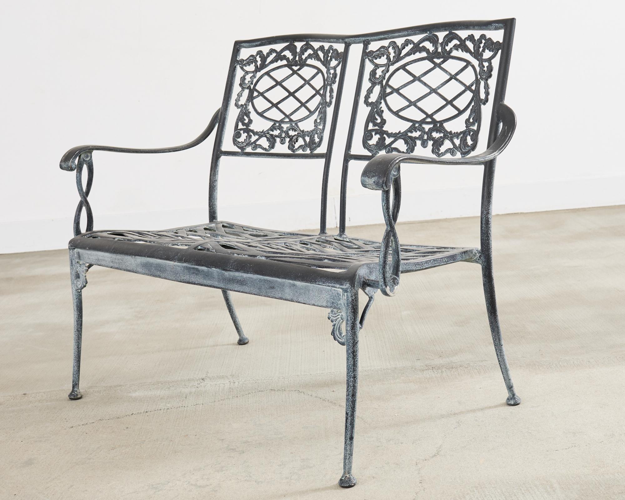 Banc de jardin et chaises de salle à manger de style néoclassique Brown Jordan en vente 11