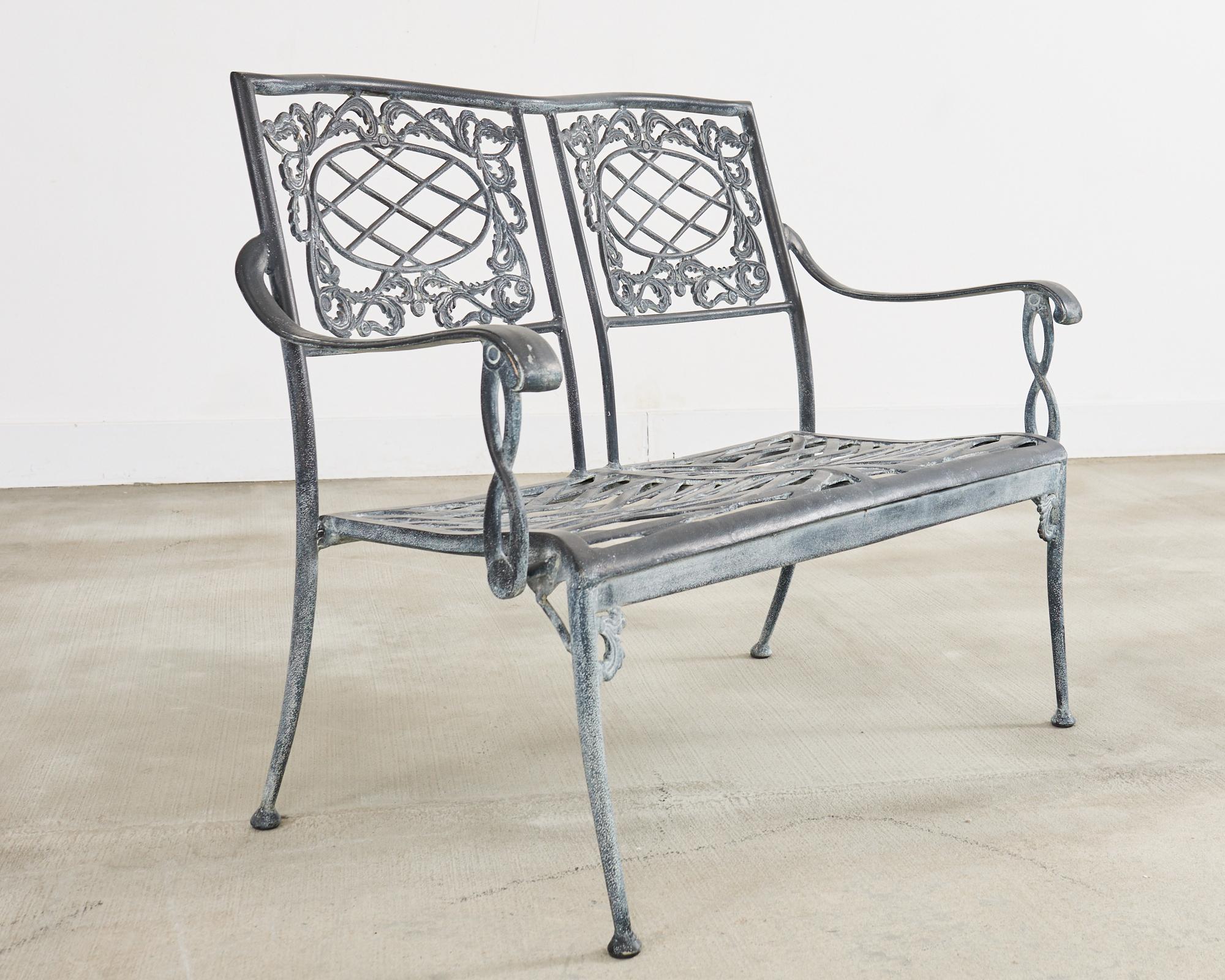 Banc de jardin et chaises de salle à manger de style néoclassique Brown Jordan en vente 12