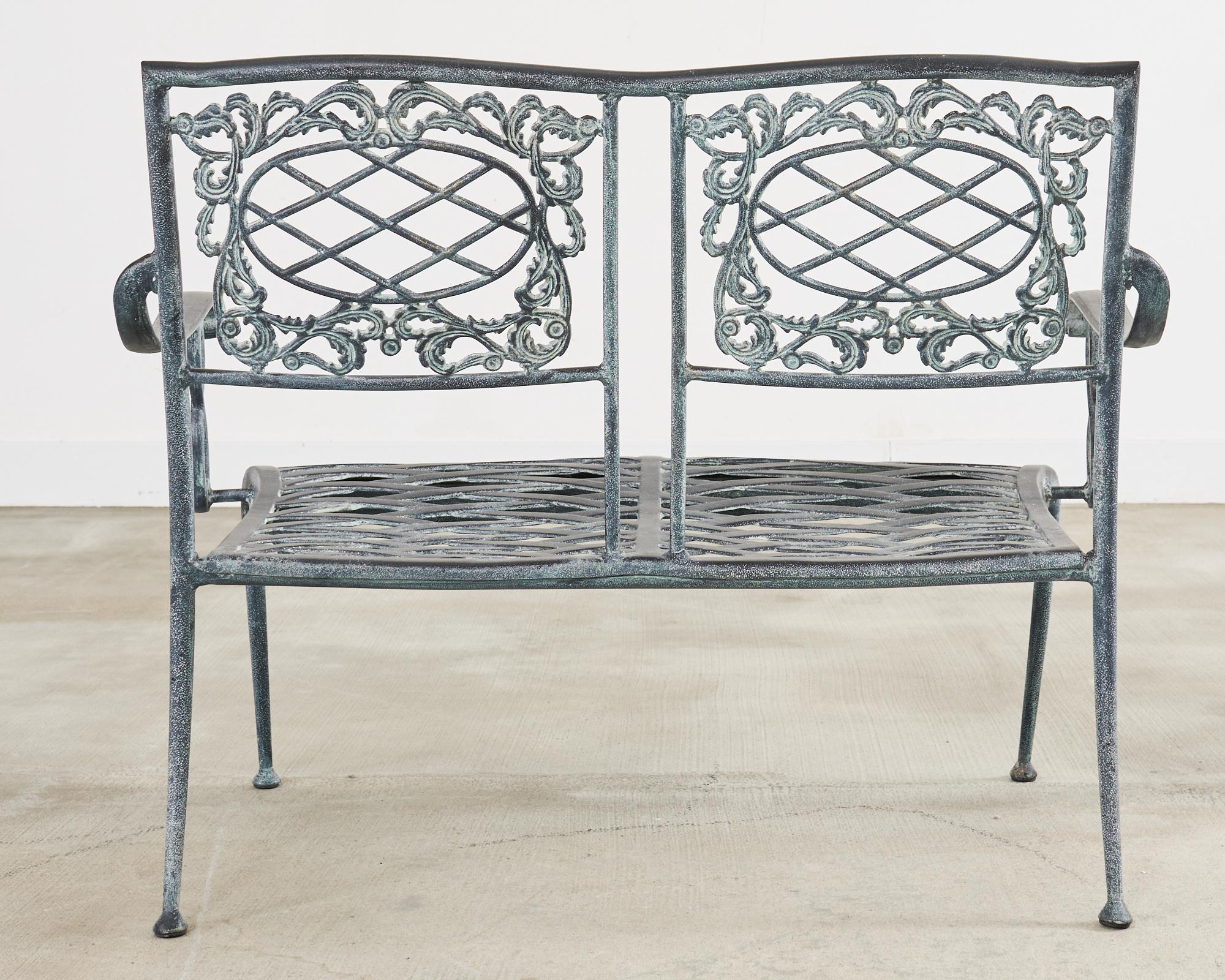 Banc de jardin et chaises de salle à manger de style néoclassique Brown Jordan en vente 13