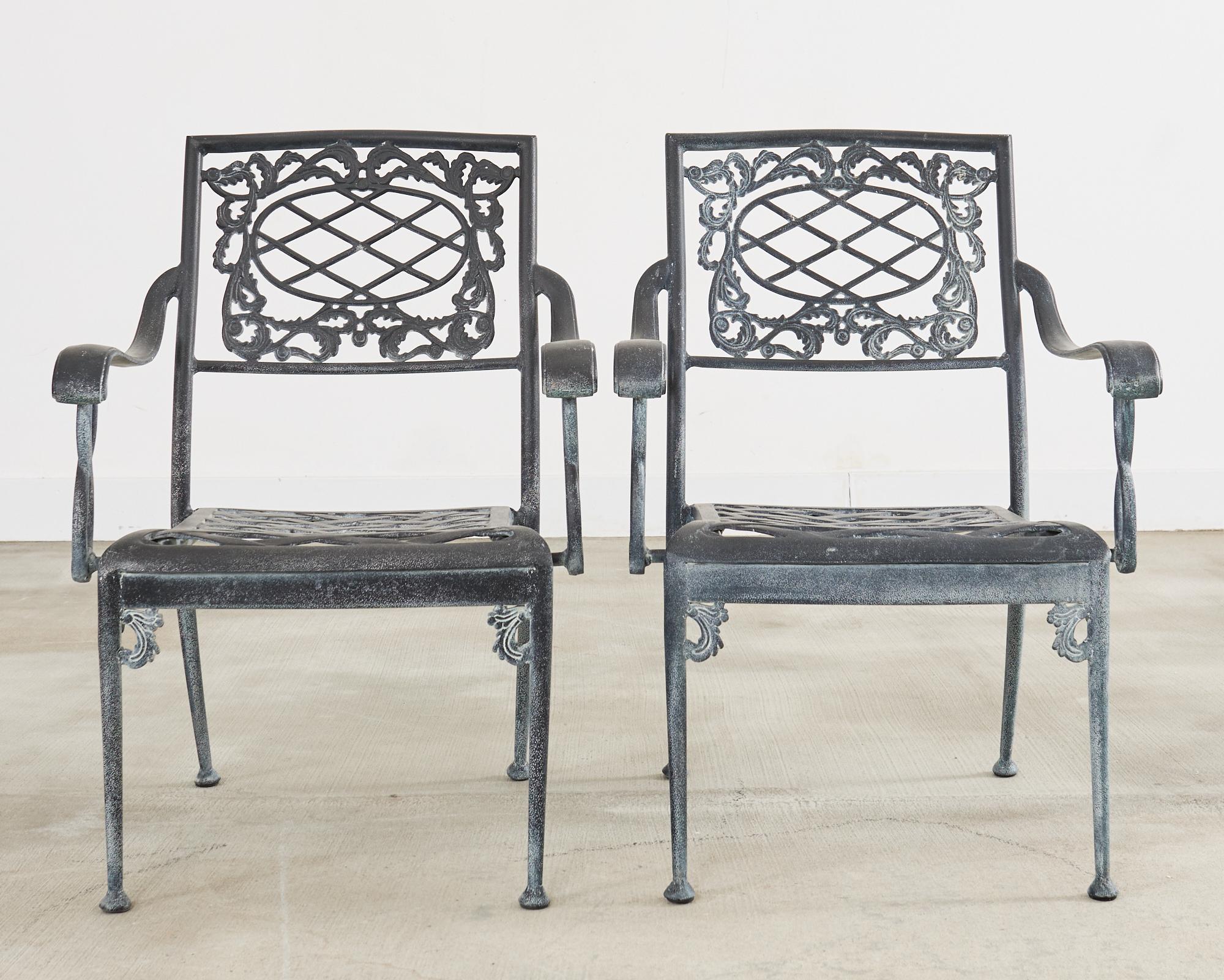 Fait main Banc de jardin et chaises de salle à manger de style néoclassique Brown Jordan en vente