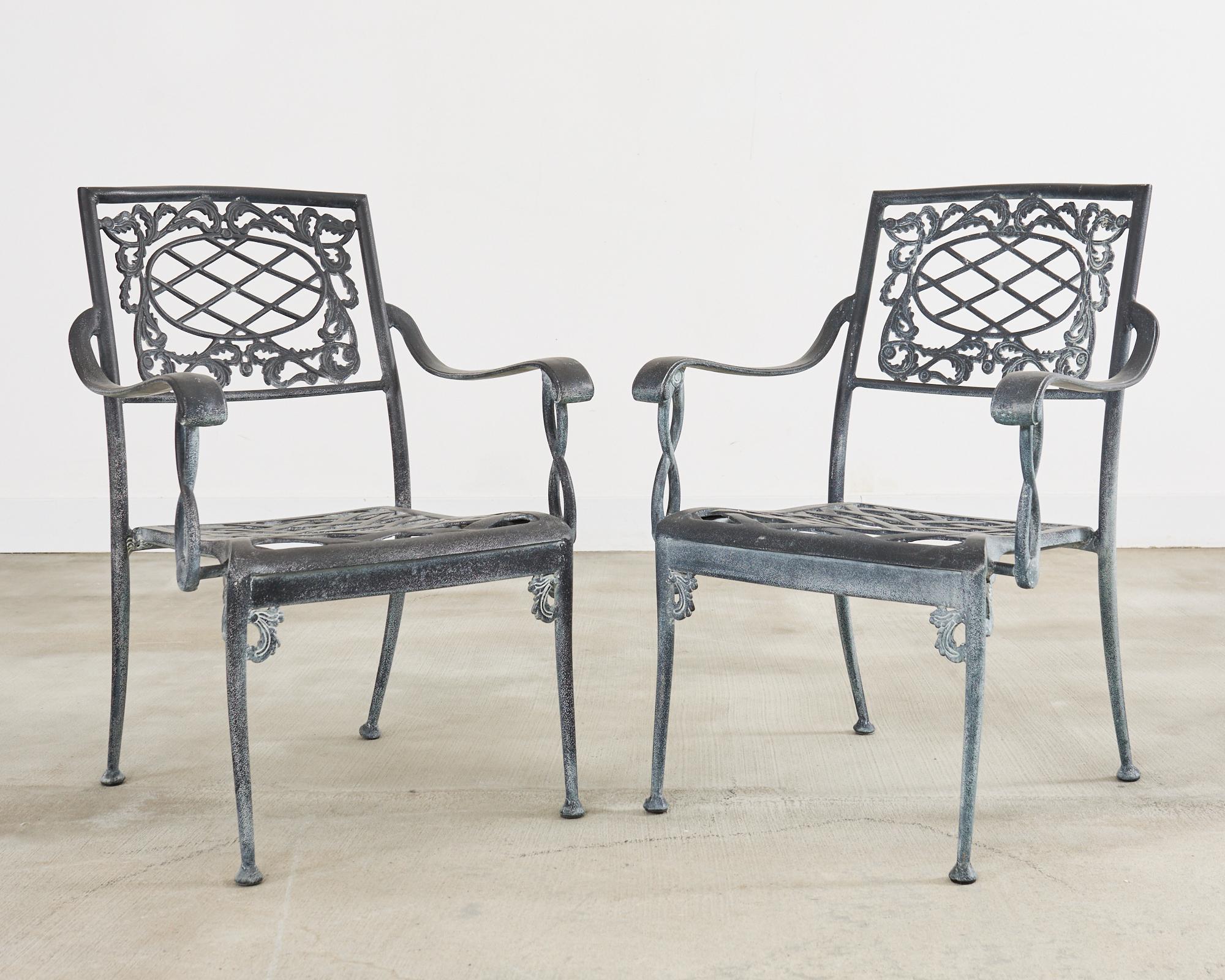 20ième siècle Banc de jardin et chaises de salle à manger de style néoclassique Brown Jordan en vente