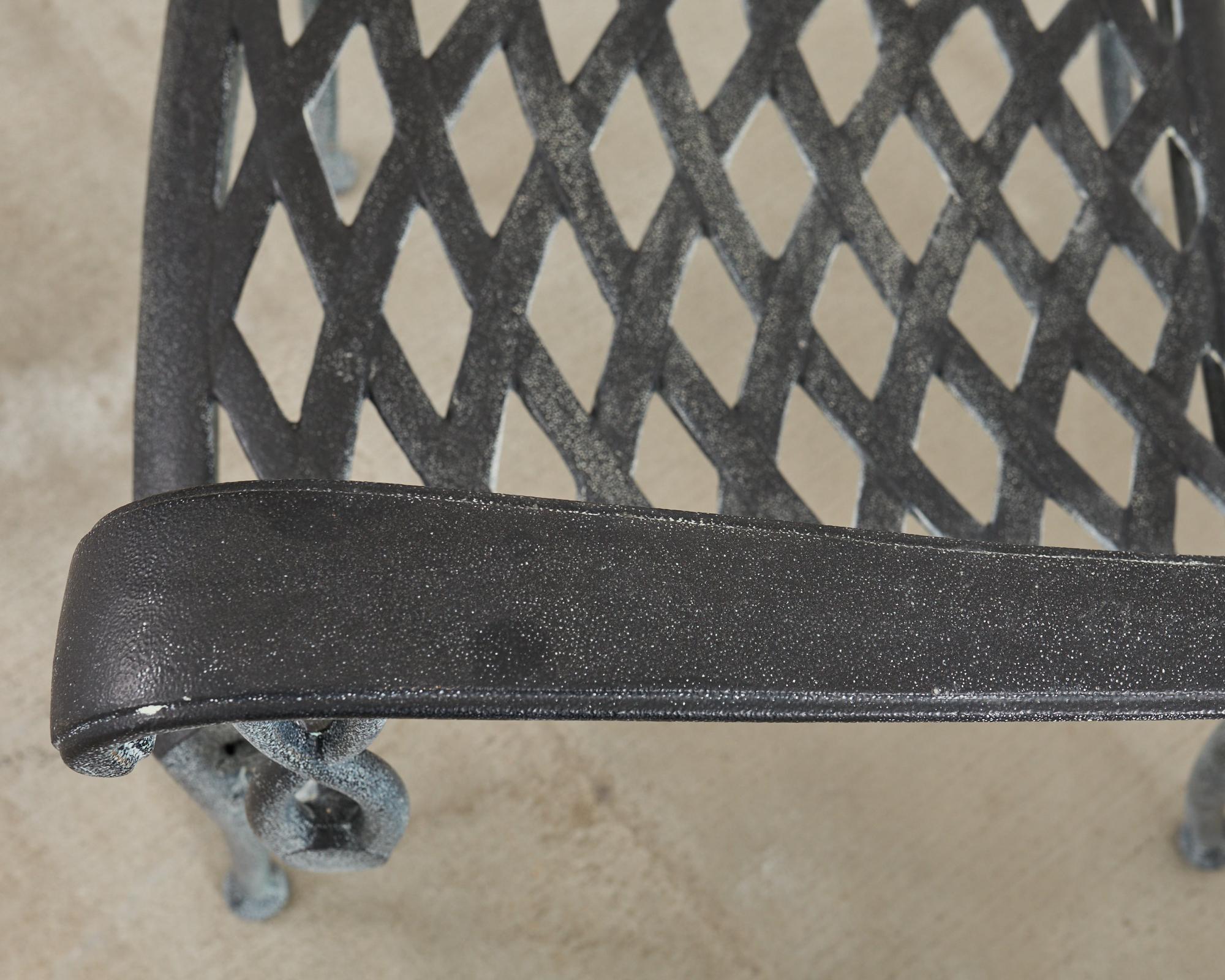 Banc de jardin et chaises de salle à manger de style néoclassique Brown Jordan en vente 1