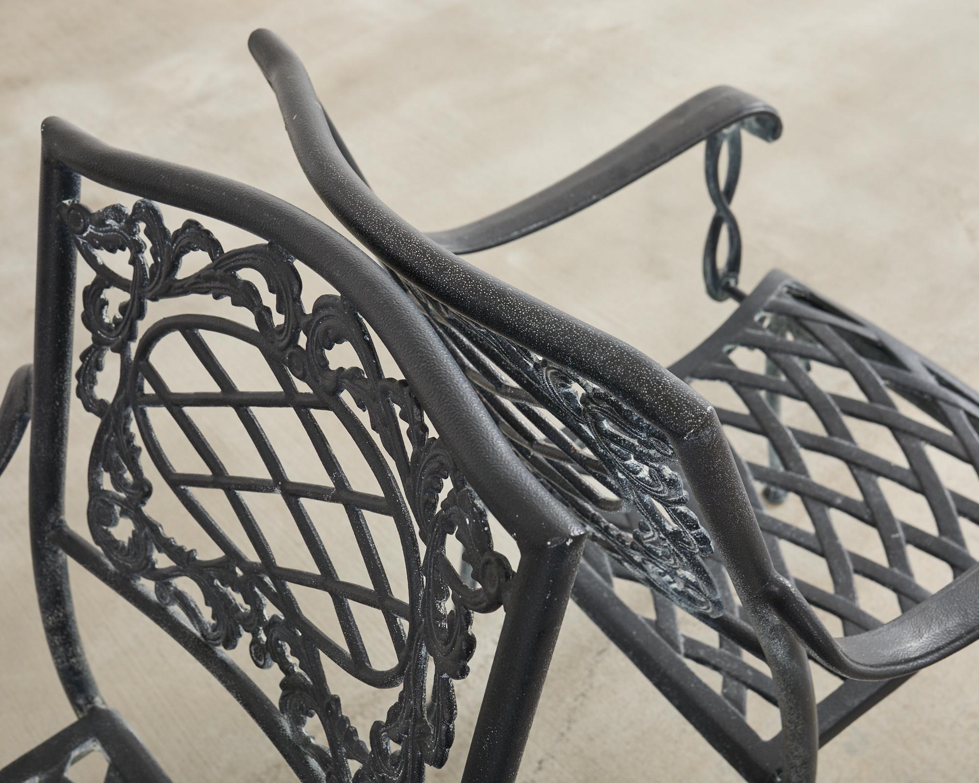 Banc de jardin et chaises de salle à manger de style néoclassique Brown Jordan en vente 2