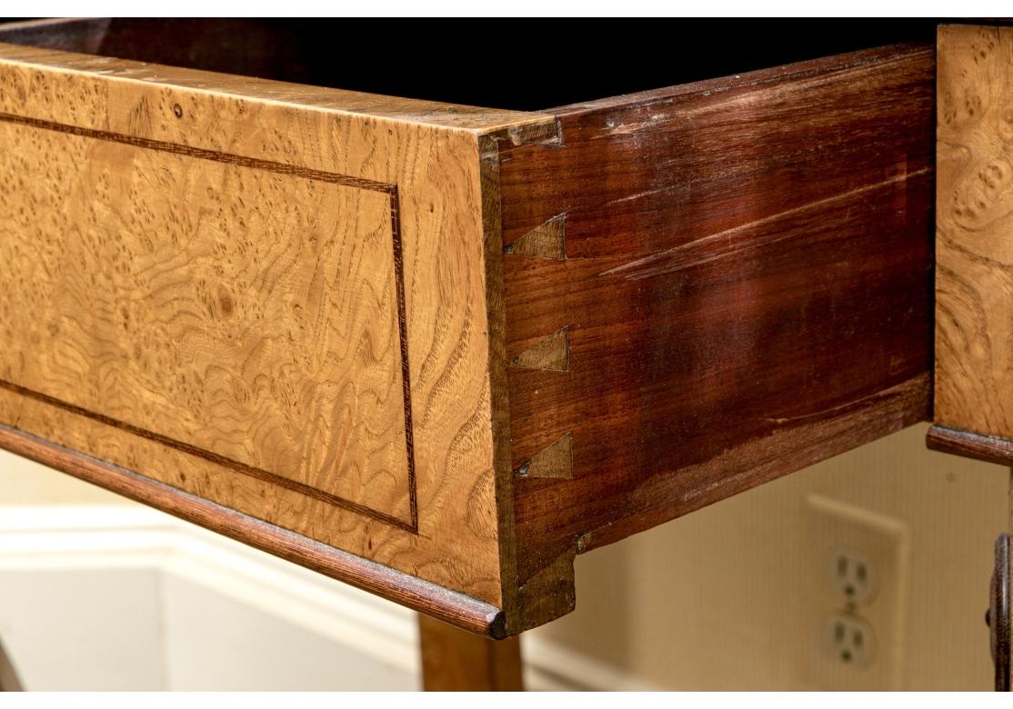 Table console néoclassique en bois de ronce et plateau de marbre État moyen - En vente à Bridgeport, CT