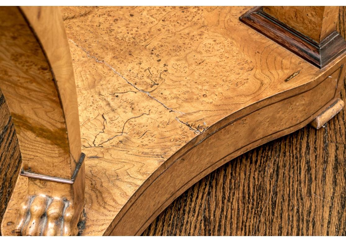 Table console néoclassique en bois de ronce et plateau de marbre en vente 3