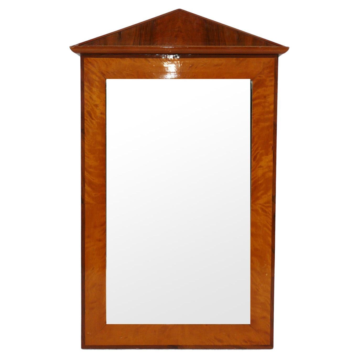 Espejo neoclásico de madera de Burl del Hotel Carlyle de Nueva York 40,25" de alto x 25,25" de ancho en venta