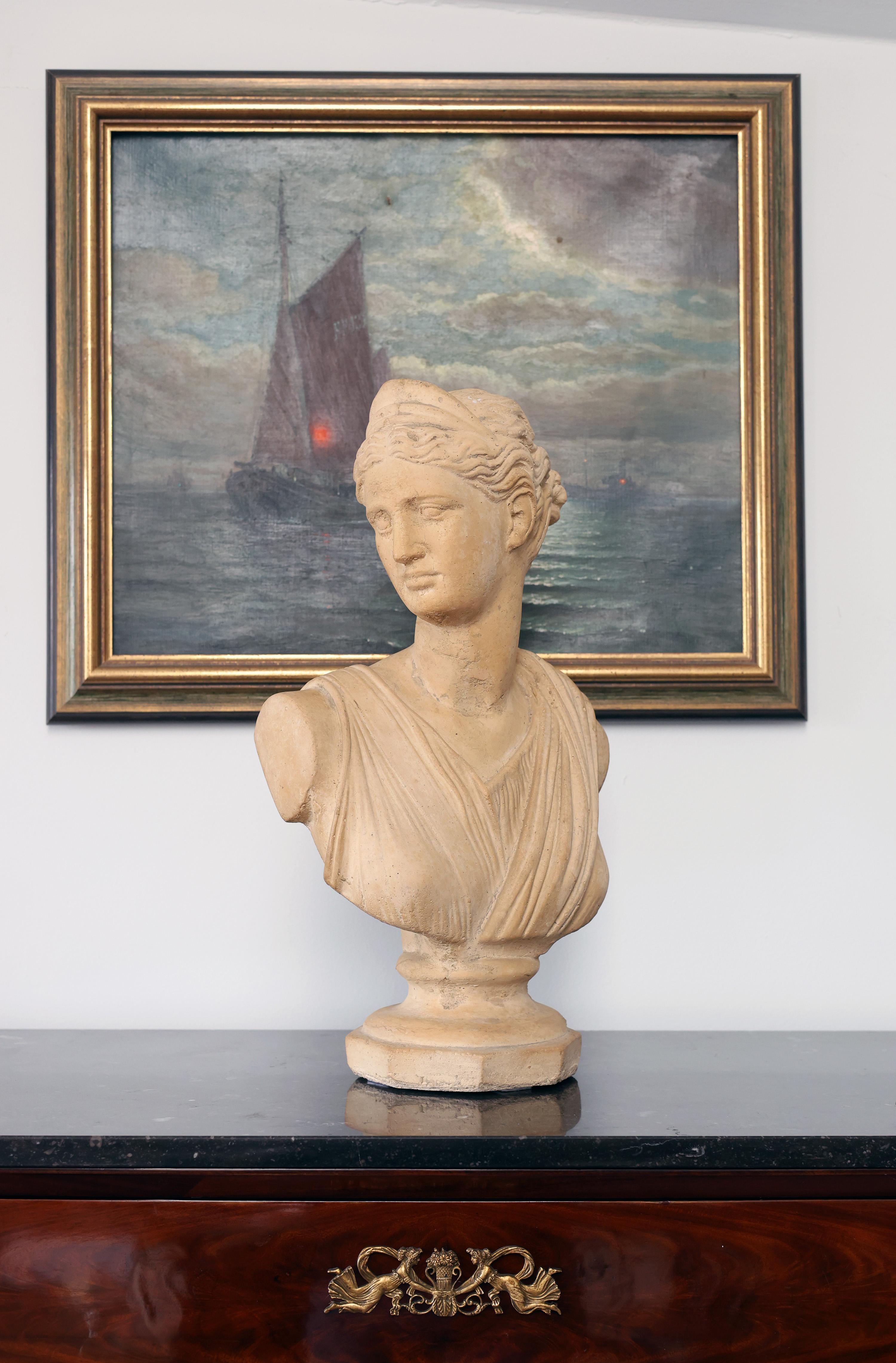 Neoclassical Plaster Bust of a Artemis (Diana), circa Early 20th CenturyHeight: 48 cm

This elegant neoclassical plaster bust represents a serene female figure inspired by the ancient depictions of Artemis (Diana) — the goddess of the hunt, purity,
