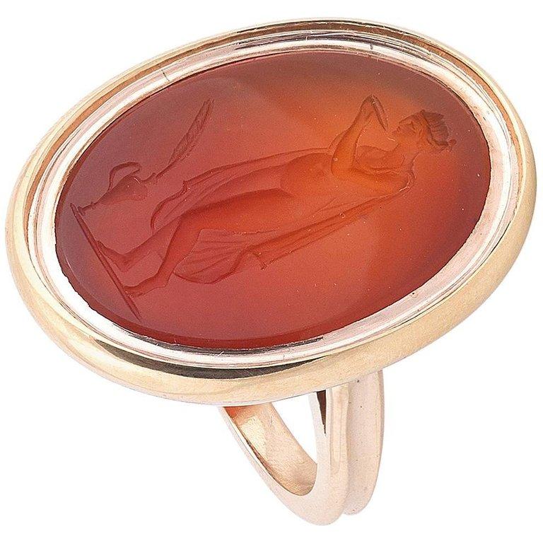 Neoclassical Carnelian Intaglio of Methe, Goddess of Drunkenness Ring In Excellent Condition In Firenze, IT