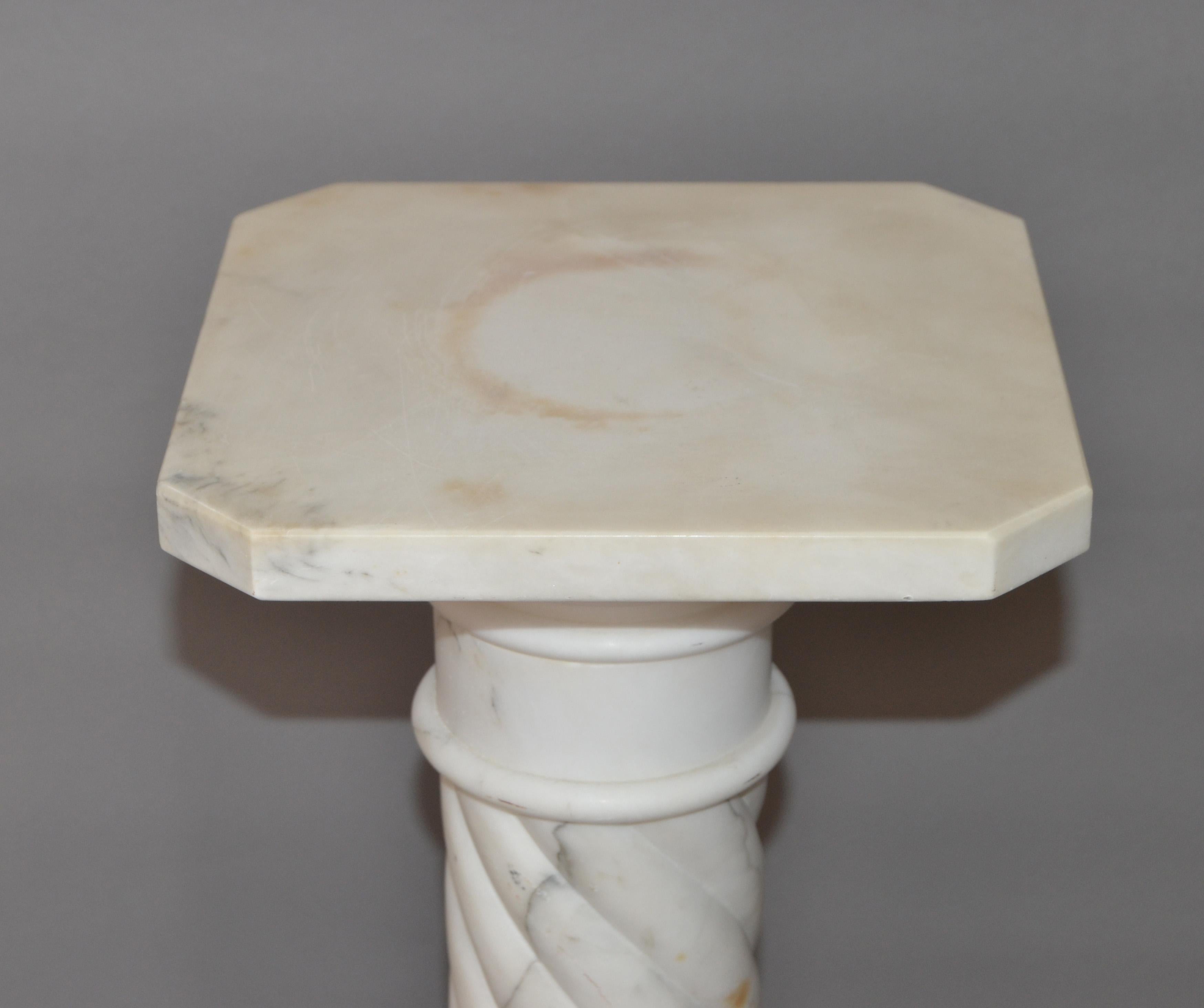 Neoclassical Carrara Marble Pedestal Table, Sculpture Stand or Column Italy 1950 For Sale 3