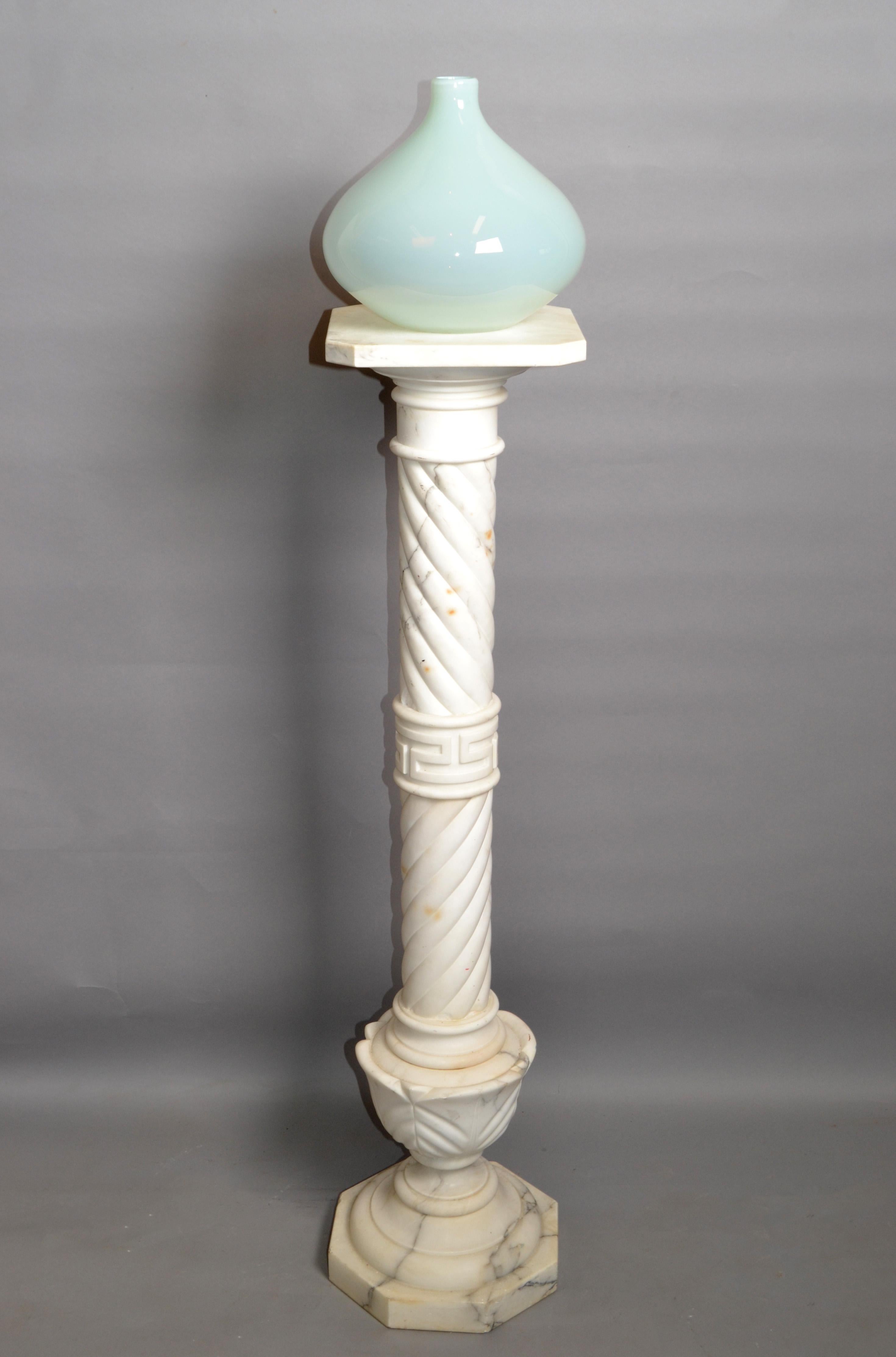 Neoclassical Carrara Marble Pedestal Table, Sculpture Stand or Column Italy 1950 For Sale 8