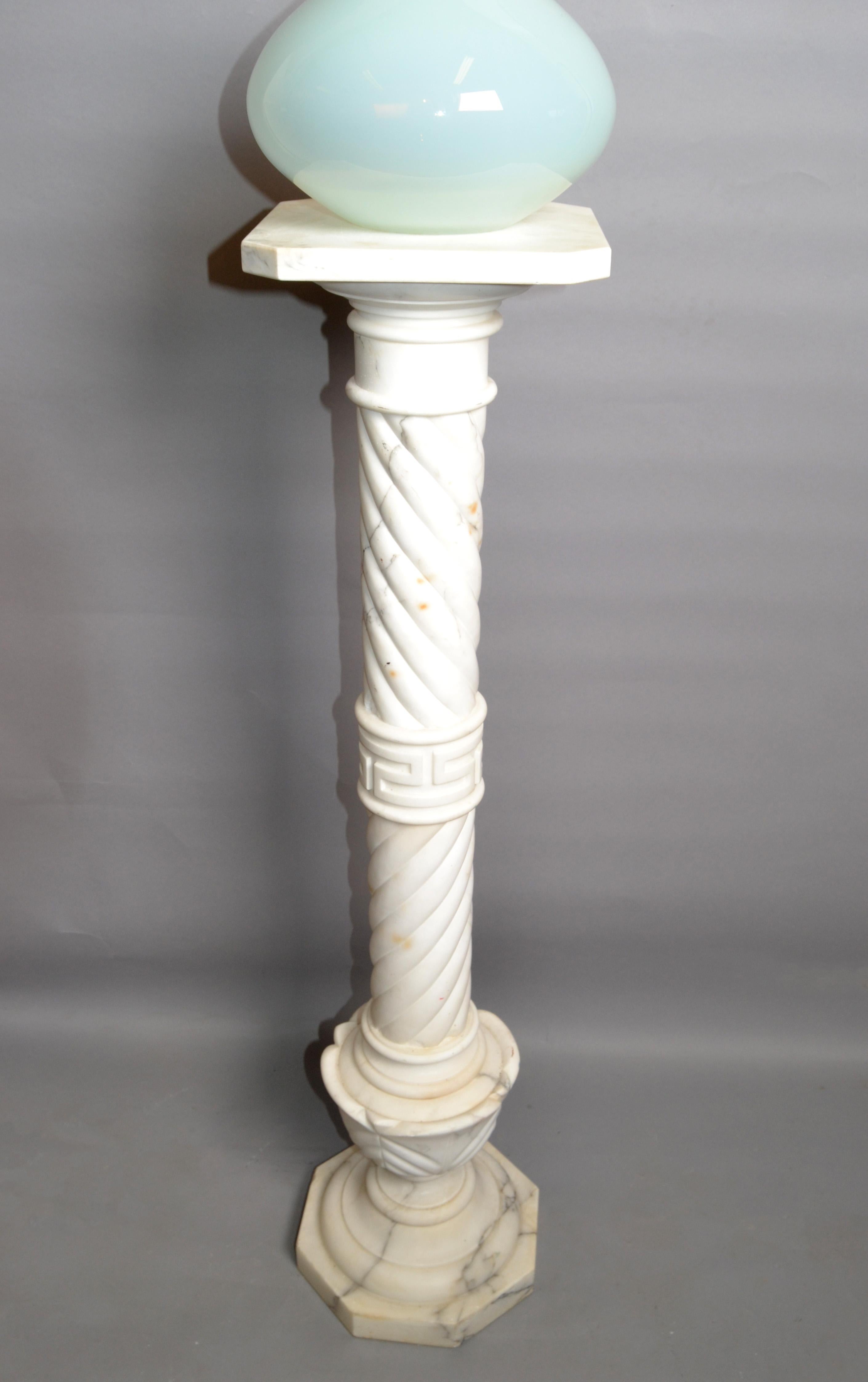 Neoclassical Carrara Marble Pedestal Table, Sculpture Stand or Column Italy 1950 In Good Condition For Sale In Miami, FL