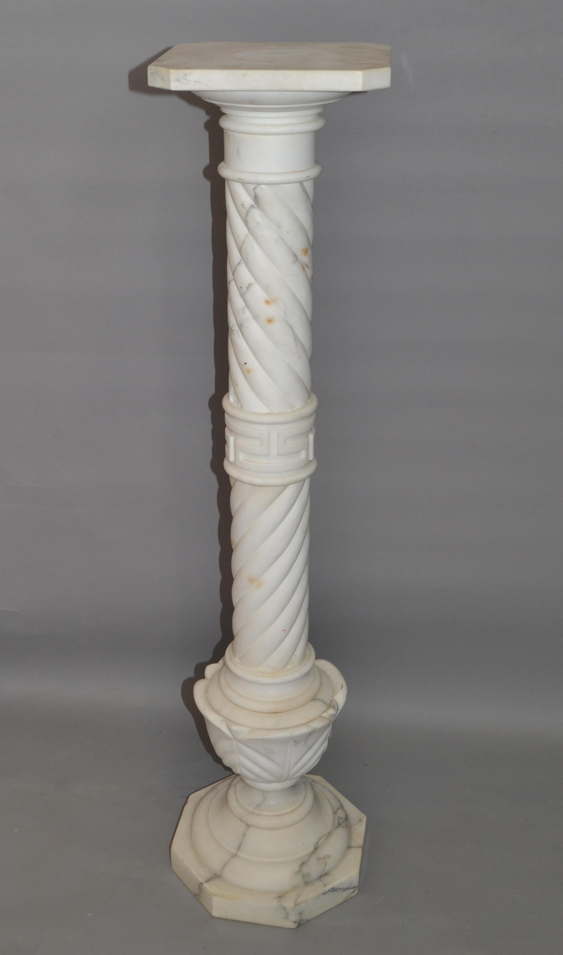 Mid-20th Century Neoclassical Carrara Marble Pedestal Table, Sculpture Stand or Column Italy 1950 For Sale