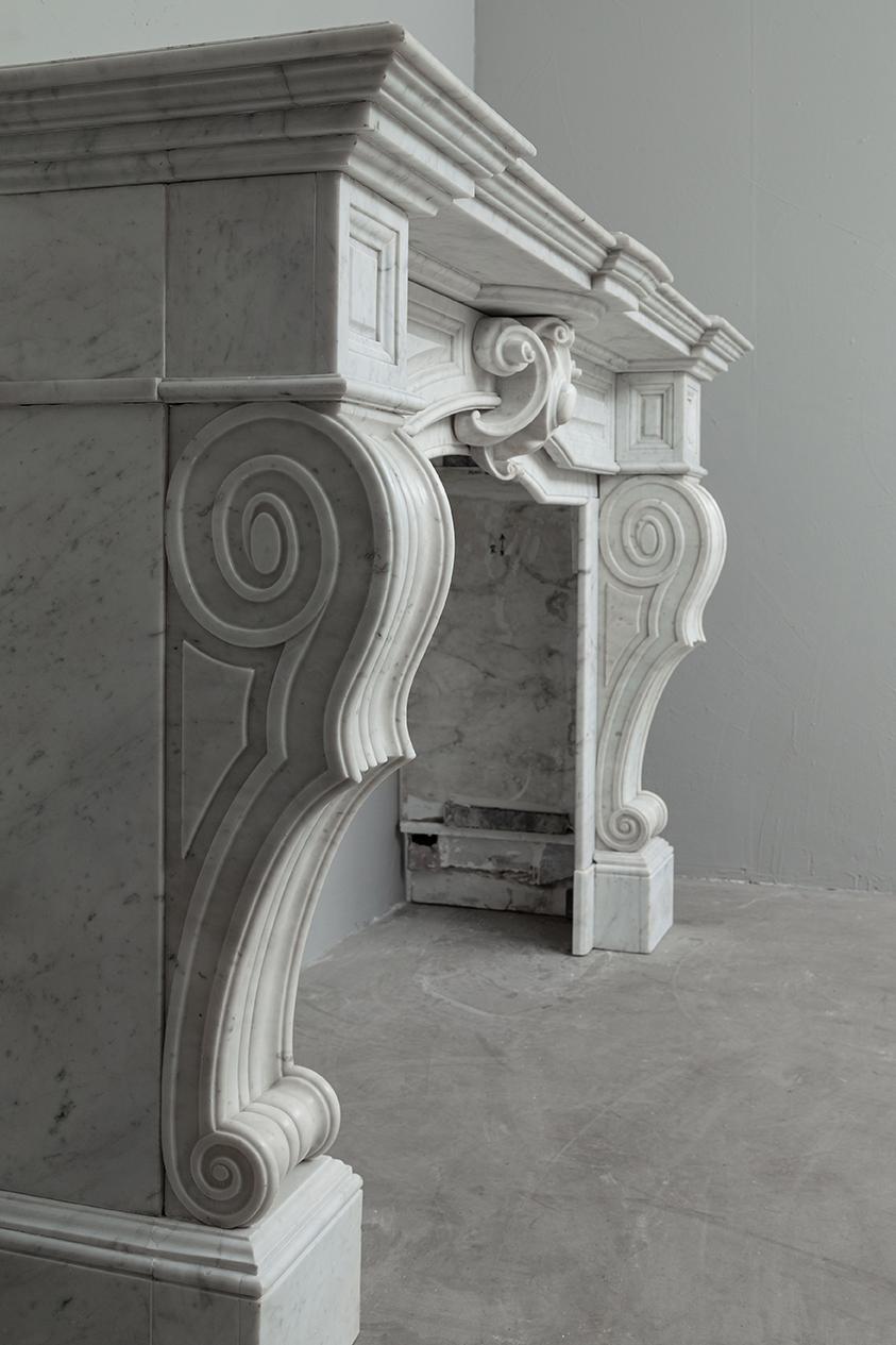 Neoclassical French Carrara White Marble Antique Fireplace In Good Condition For Sale In Oostvoorne, NL